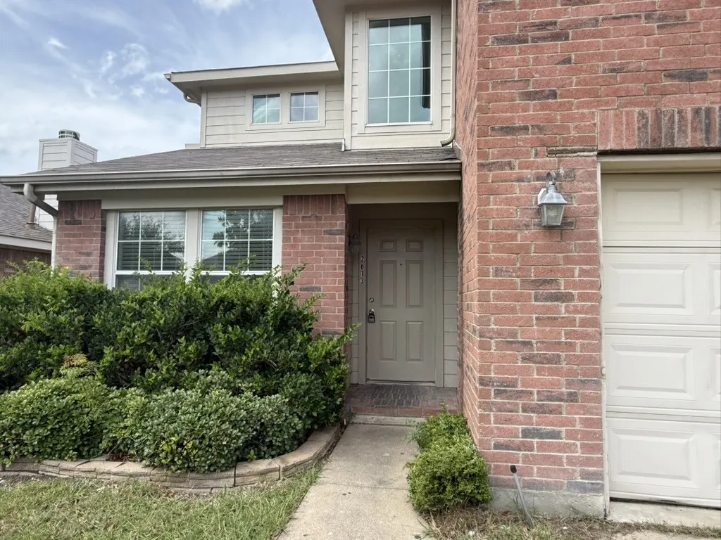 Single Family Residence For Sale in Kaufman County , 2013 Gardenia Drive, Forney, Texas 75126, 4 Bedroom, 3 Bathroom, 2 Garage spaces, 2,092 Sqft, built in 2004, mls#21340795, Real Estate Agent in Forney, Homes For Sale in Kaufman county, Homes For Sale in Forney, Realtor in Forney Texas, Real Estate Brokerage Independent Realty Texas, Luminita Cordes Realtor
