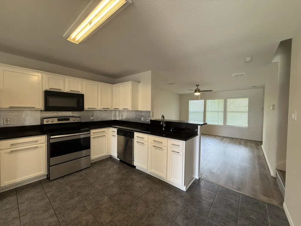 Single Family Residence For Sale in Kaufman County , 2013 Gardenia Drive, Forney, Texas 75126, 4 Bedroom, 3 Bathroom, 2 Garage spaces, 2,092 Sqft, built in 2004, mls#21340795, Real Estate Agent in Forney, Homes For Sale in Kaufman county, Homes For Sale in Forney, Realtor in Forney Texas, Real Estate Brokerage Independent Realty Texas, Luminita Cordes Realtor