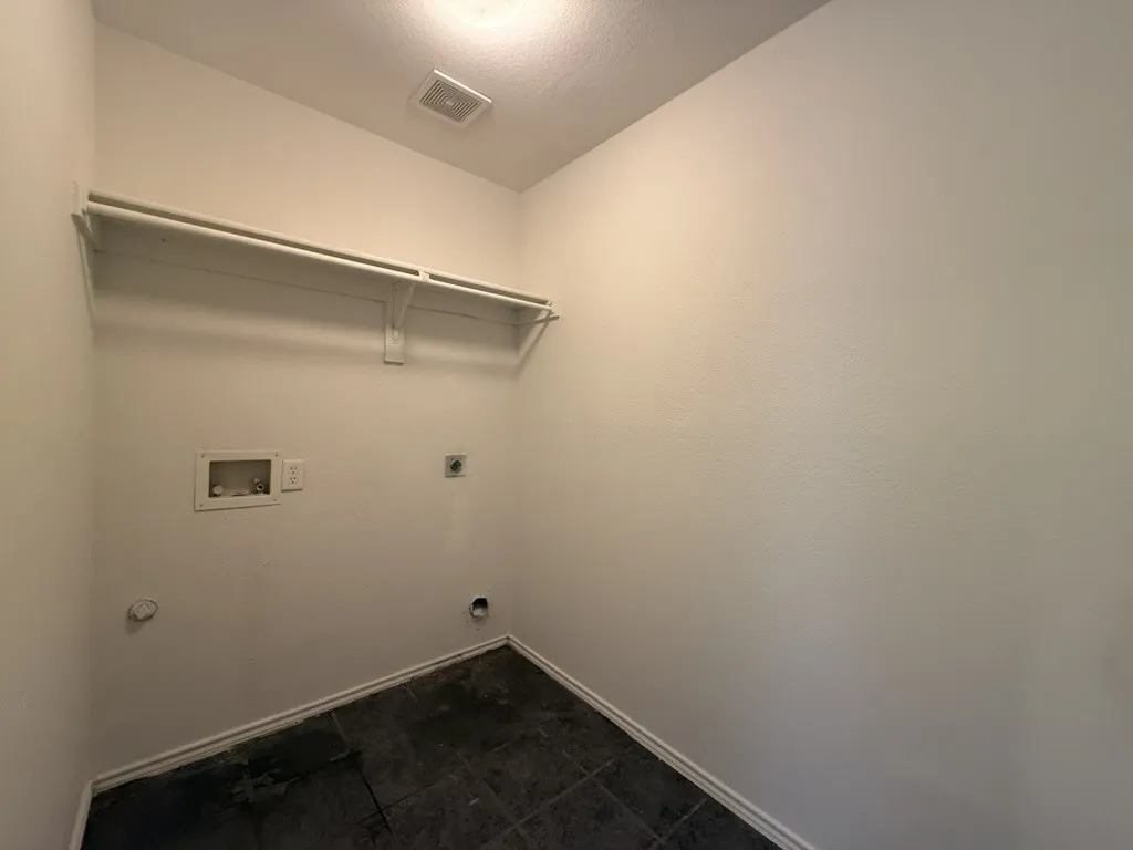 Single Family Residence For Sale in Kaufman County , 2013 Gardenia Drive, Forney, Texas 75126, 4 Bedroom, 3 Bathroom, 2 Garage spaces, 2,092 Sqft, built in 2004, mls#21340795, Real Estate Agent in Forney, Homes For Sale in Kaufman county, Homes For Sale in Forney, Realtor in Forney Texas, Real Estate Brokerage Independent Realty Texas, Luminita Cordes Realtor