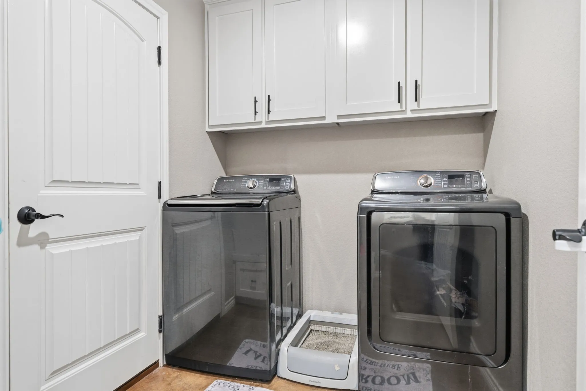 Laundry room off garage with built in mud bench shelf
