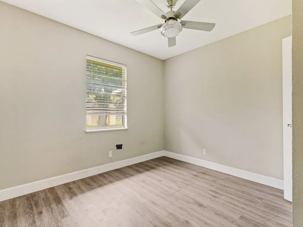 Single Family Residence For Sale in Tarrant County , 325 Walnut Avenue, Azle, Texas 76020, 4 Bedroom, 2 Bathroom, Garage spaces, 1,404 Sqft, built in 1976, Price $220,000, mls#21338024, Real Estate Agent in Azle, Homes For Sale in Tarrant county, Homes For Sale in Azle, Realtor in Azle Texas, Real Estate Brokerage Independent Realty Texas, Luminita Cordes Realtor