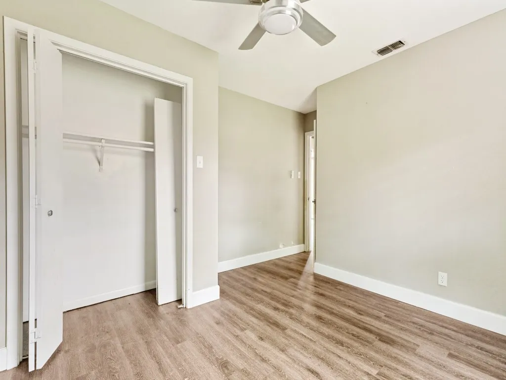 Single Family Residence For Sale in Tarrant County , 325 Walnut Avenue, Azle, Texas 76020, 4 Bedroom, 2 Bathroom, Garage spaces, 1,404 Sqft, built in 1976, Price $220,000, mls#21338024, Real Estate Agent in Azle, Homes For Sale in Tarrant county, Homes For Sale in Azle, Realtor in Azle Texas, Real Estate Brokerage Independent Realty Texas, Luminita Cordes Realtor
