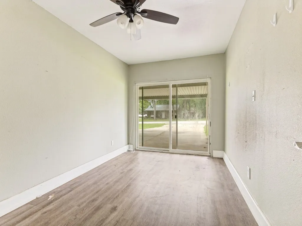 Single Family Residence For Sale in Tarrant County , 325 Walnut Avenue, Azle, Texas 76020, 4 Bedroom, 2 Bathroom, Garage spaces, 1,404 Sqft, built in 1976, Price $220,000, mls#21338024, Real Estate Agent in Azle, Homes For Sale in Tarrant county, Homes For Sale in Azle, Realtor in Azle Texas, Real Estate Brokerage Independent Realty Texas, Luminita Cordes Realtor