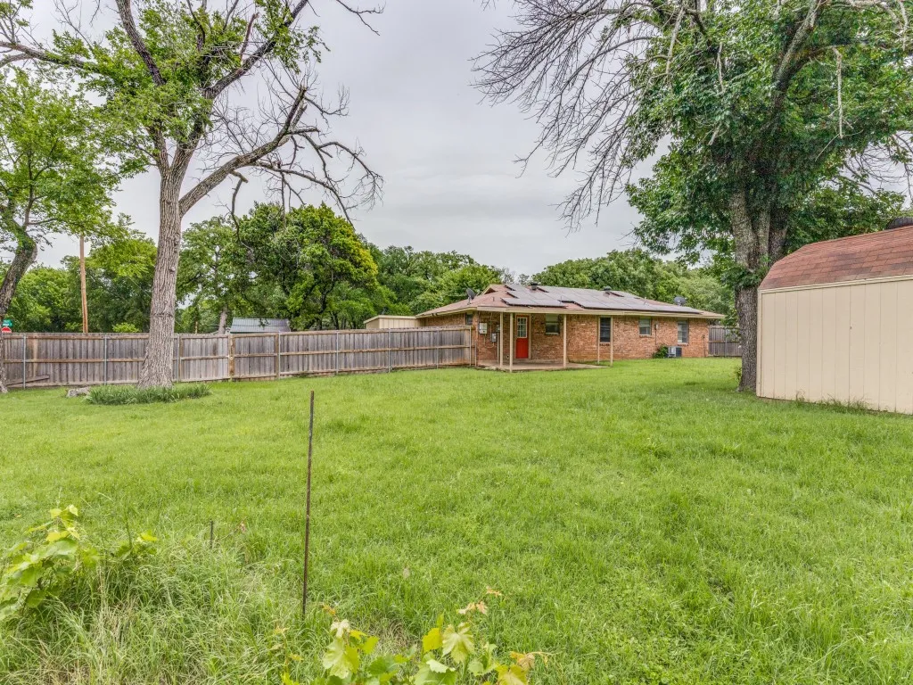 Single Family Residence For Sale in Tarrant County , 325 Walnut Avenue, Azle, Texas 76020, 4 Bedroom, 2 Bathroom, Garage spaces, 1,404 Sqft, built in 1976, Price $220,000, mls#21338024, Real Estate Agent in Azle, Homes For Sale in Tarrant county, Homes For Sale in Azle, Realtor in Azle Texas, Real Estate Brokerage Independent Realty Texas, Luminita Cordes Realtor
