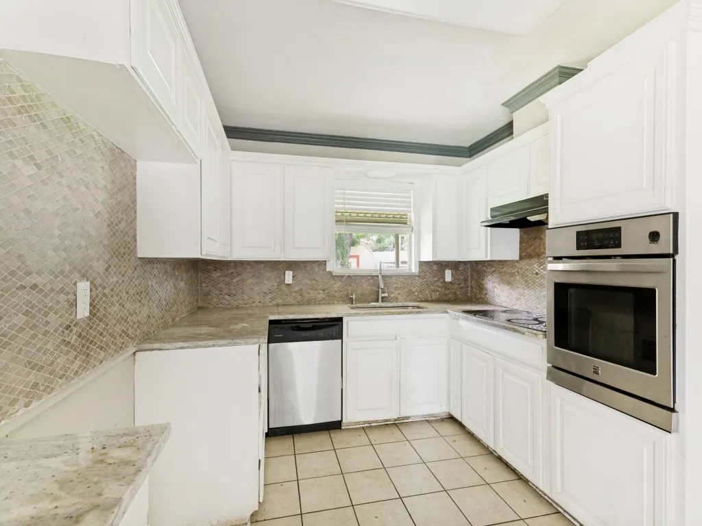 Single Family Residence For Sale in Tarrant County , 325 Walnut Avenue, Azle, Texas 76020, 4 Bedroom, 2 Bathroom, Garage spaces, 1,404 Sqft, built in 1976, Price $220,000, mls#21338024, Real Estate Agent in Azle, Homes For Sale in Tarrant county, Homes For Sale in Azle, Realtor in Azle Texas, Real Estate Brokerage Independent Realty Texas, Luminita Cordes Realtor