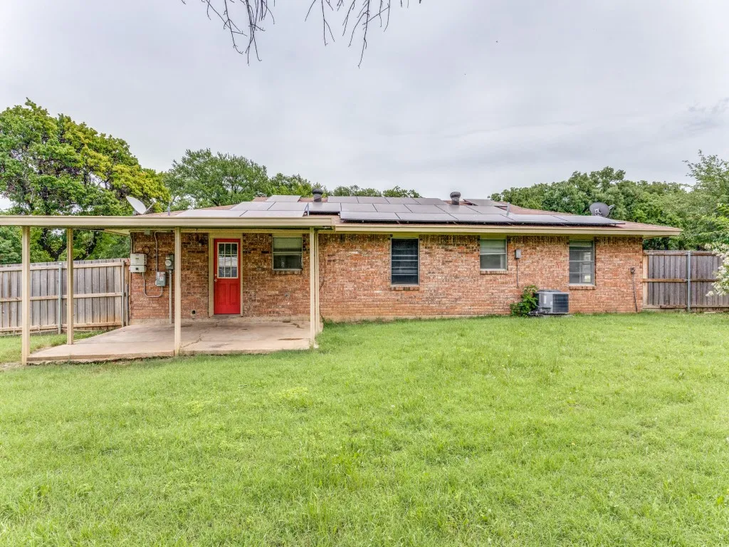 Single Family Residence For Sale in Tarrant County , 325 Walnut Avenue, Azle, Texas 76020, 4 Bedroom, 2 Bathroom, Garage spaces, 1,404 Sqft, built in 1976, Price $220,000, mls#21338024, Real Estate Agent in Azle, Homes For Sale in Tarrant county, Homes For Sale in Azle, Realtor in Azle Texas, Real Estate Brokerage Independent Realty Texas, Luminita Cordes Realtor