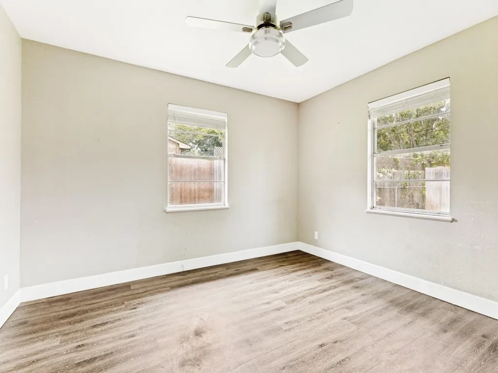 Single Family Residence For Sale in Tarrant County , 325 Walnut Avenue, Azle, Texas 76020, 4 Bedroom, 2 Bathroom, Garage spaces, 1,404 Sqft, built in 1976, Price $220,000, mls#21338024, Real Estate Agent in Azle, Homes For Sale in Tarrant county, Homes For Sale in Azle, Realtor in Azle Texas, Real Estate Brokerage Independent Realty Texas, Luminita Cordes Realtor