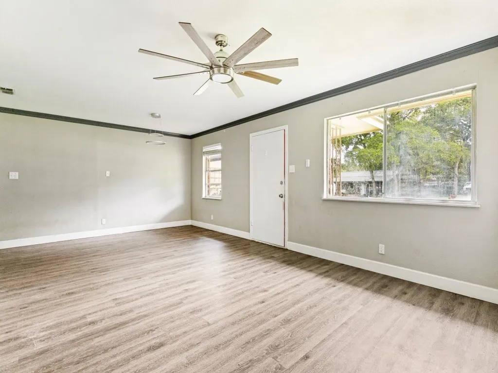 Single Family Residence For Sale in Tarrant County , 325 Walnut Avenue, Azle, Texas 76020, 4 Bedroom, 2 Bathroom, Garage spaces, 1,404 Sqft, built in 1976, Price $220,000, mls#21338024, Real Estate Agent in Azle, Homes For Sale in Tarrant county, Homes For Sale in Azle, Realtor in Azle Texas, Real Estate Brokerage Independent Realty Texas, Luminita Cordes Realtor