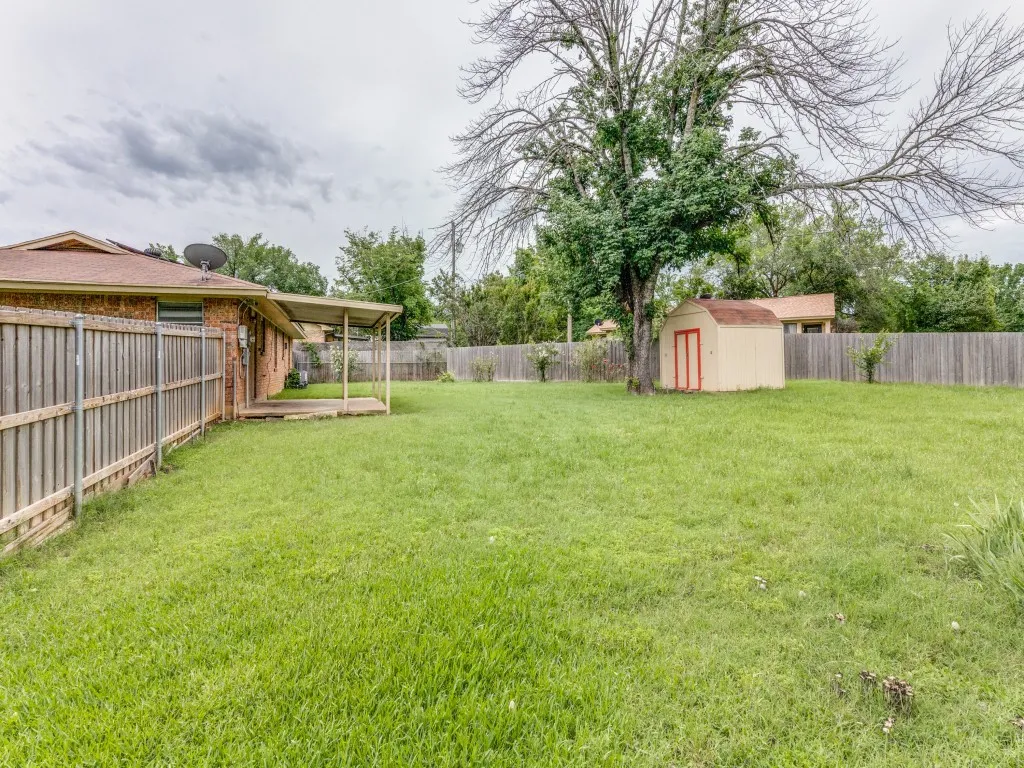 Single Family Residence For Sale in Tarrant County , 325 Walnut Avenue, Azle, Texas 76020, 4 Bedroom, 2 Bathroom, Garage spaces, 1,404 Sqft, built in 1976, Price $220,000, mls#21338024, Real Estate Agent in Azle, Homes For Sale in Tarrant county, Homes For Sale in Azle, Realtor in Azle Texas, Real Estate Brokerage Independent Realty Texas, Luminita Cordes Realtor