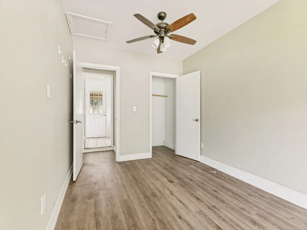 Single Family Residence For Sale in Tarrant County , 325 Walnut Avenue, Azle, Texas 76020, 4 Bedroom, 2 Bathroom, Garage spaces, 1,404 Sqft, built in 1976, Price $220,000, mls#21338024, Real Estate Agent in Azle, Homes For Sale in Tarrant county, Homes For Sale in Azle, Realtor in Azle Texas, Real Estate Brokerage Independent Realty Texas, Luminita Cordes Realtor