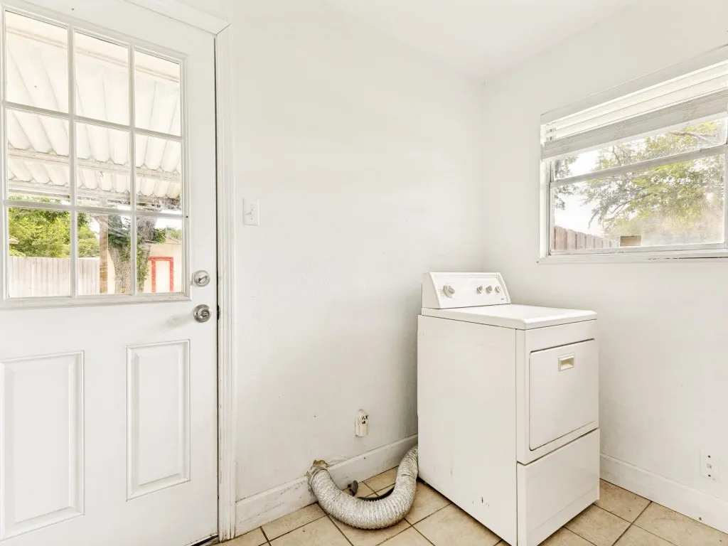 Single Family Residence For Sale in Tarrant County , 325 Walnut Avenue, Azle, Texas 76020, 4 Bedroom, 2 Bathroom, Garage spaces, 1,404 Sqft, built in 1976, Price $220,000, mls#21338024, Real Estate Agent in Azle, Homes For Sale in Tarrant county, Homes For Sale in Azle, Realtor in Azle Texas, Real Estate Brokerage Independent Realty Texas, Luminita Cordes Realtor