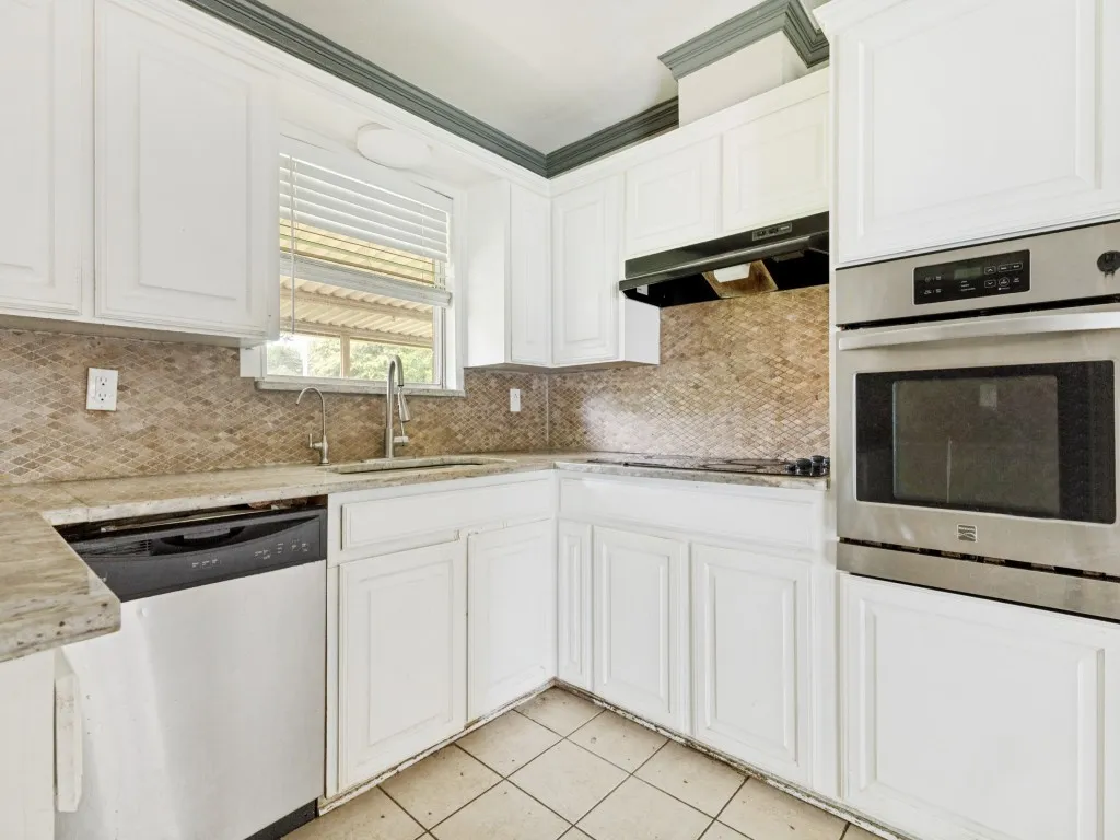 Single Family Residence For Sale in Tarrant County , 325 Walnut Avenue, Azle, Texas 76020, 4 Bedroom, 2 Bathroom, Garage spaces, 1,404 Sqft, built in 1976, Price $220,000, mls#21338024, Real Estate Agent in Azle, Homes For Sale in Tarrant county, Homes For Sale in Azle, Realtor in Azle Texas, Real Estate Brokerage Independent Realty Texas, Luminita Cordes Realtor