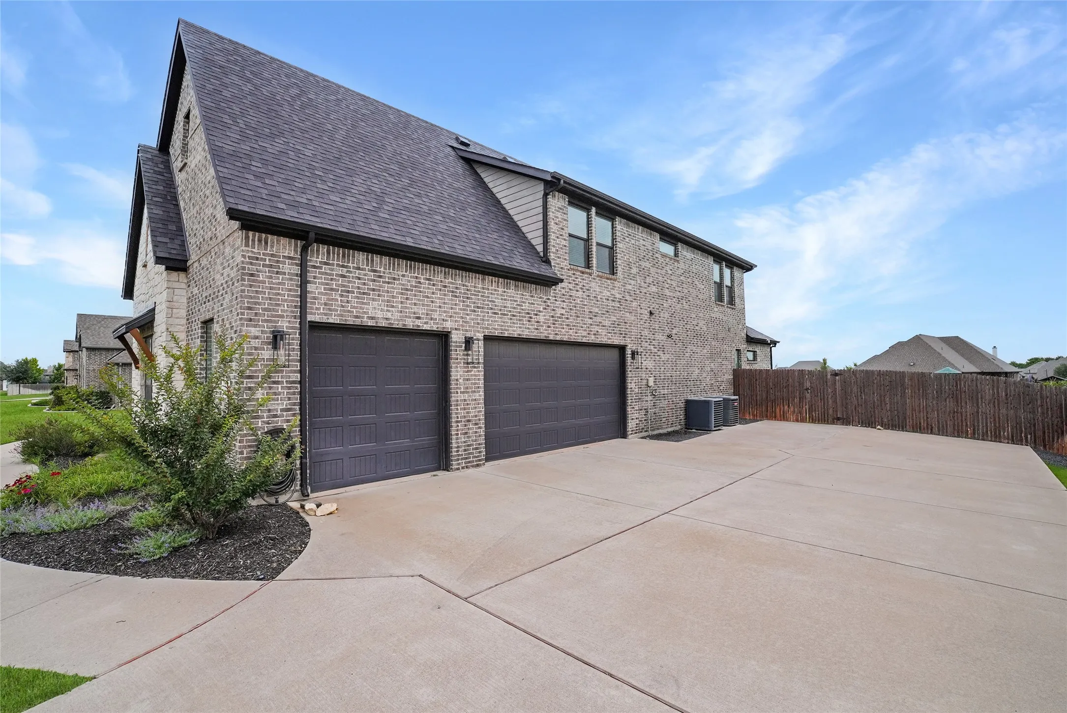 Single Family Residence For Sale in Ellis County , 6981 Cedar Court, Ovilla, Texas 75154, 4 Bedroom, 4 Bathroom, 3 Garage spaces, 3,246 Sqft, built in 2019, mls#21340237, Real Estate Agent in Ovilla, Homes For Sale in Ellis county, Homes For Sale in Ovilla, Realtor in Ovilla Texas, Real Estate Brokerage Independent Realty Texas, Luminita Cordes Realtor