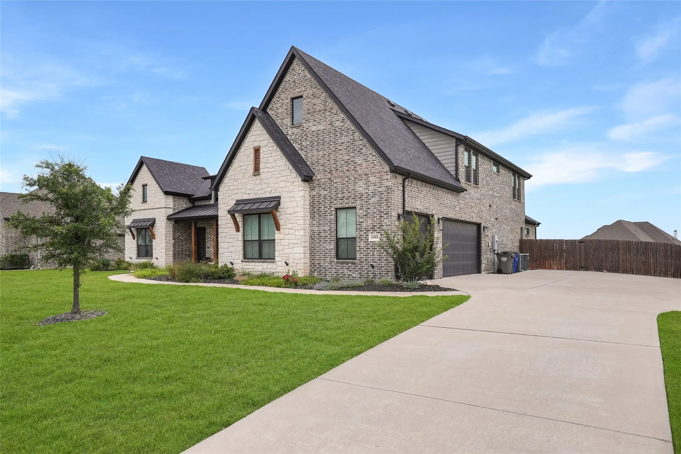 Single Family Residence For Sale in Ellis County , 6981 Cedar Court, Ovilla, Texas 75154, 4 Bedroom, 4 Bathroom, 3 Garage spaces, 3,246 Sqft, built in 2019, mls#21340237, Real Estate Agent in Ovilla, Homes For Sale in Ellis county, Homes For Sale in Ovilla, Realtor in Ovilla Texas, Real Estate Brokerage Independent Realty Texas, Luminita Cordes Realtor