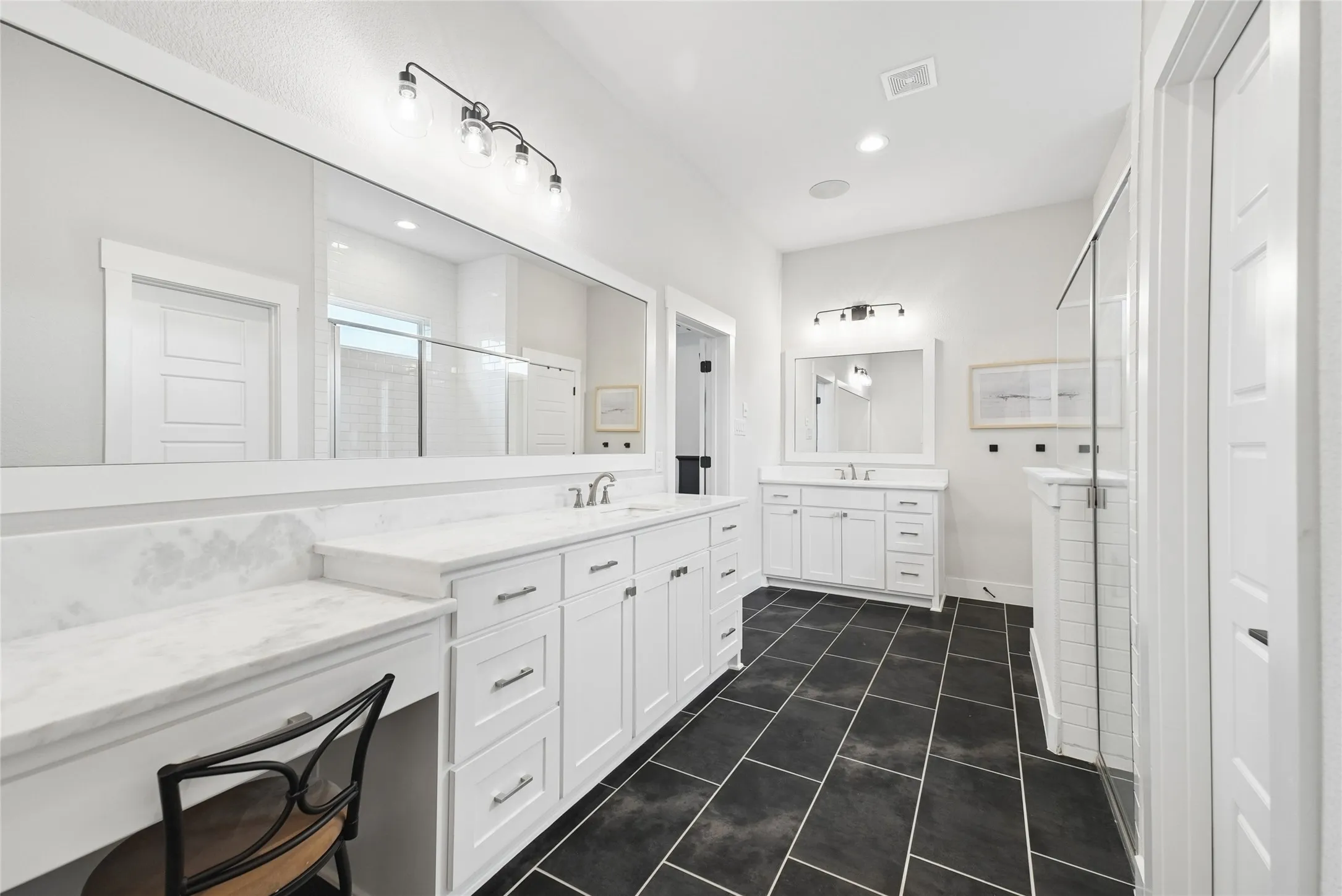 Single Family Residence For Sale in Ellis County , 6981 Cedar Court, Ovilla, Texas 75154, 4 Bedroom, 4 Bathroom, 3 Garage spaces, 3,246 Sqft, built in 2019, mls#21340237, Real Estate Agent in Ovilla, Homes For Sale in Ellis county, Homes For Sale in Ovilla, Realtor in Ovilla Texas, Real Estate Brokerage Independent Realty Texas, Luminita Cordes Realtor