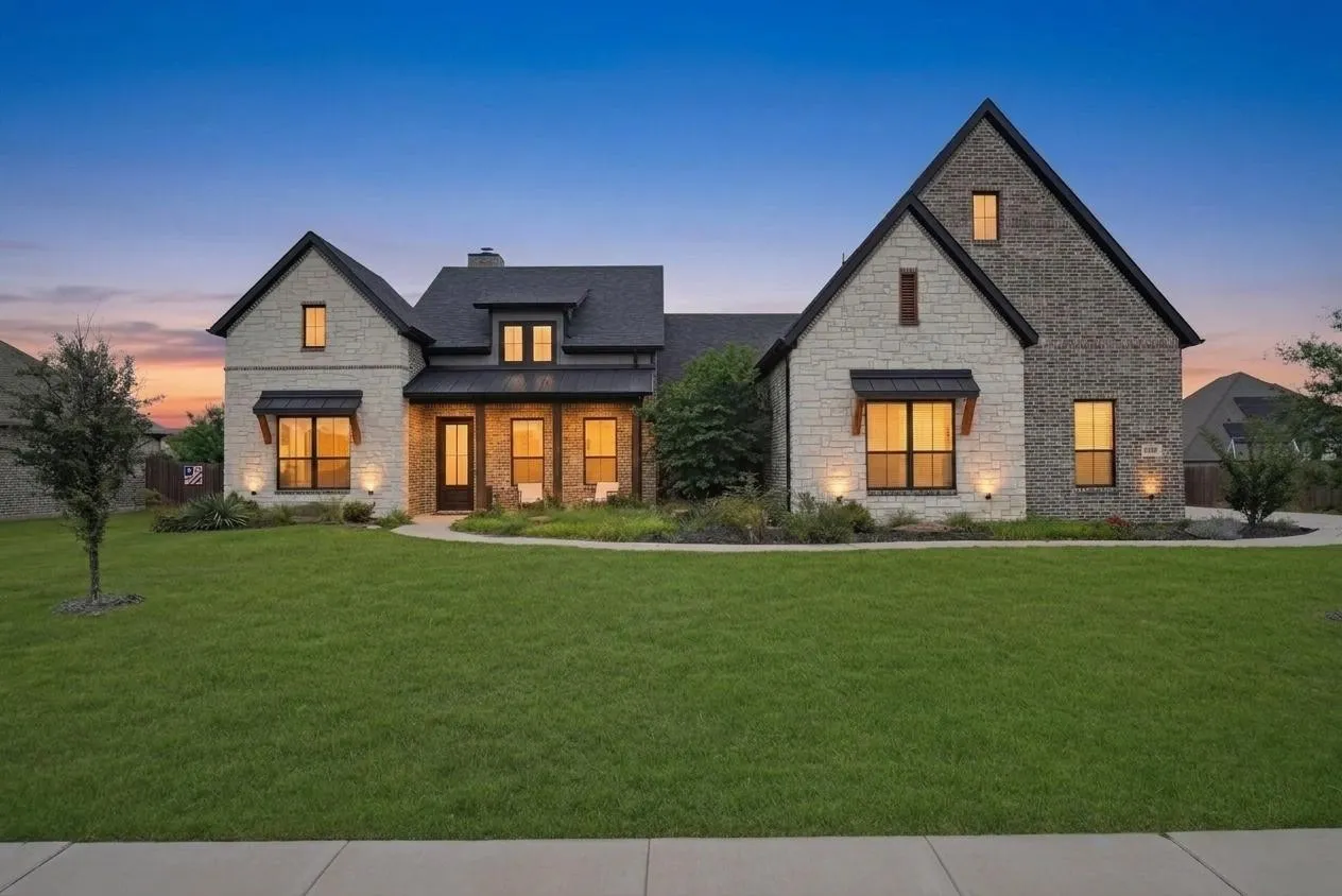 Single Family Residence For Sale in Ellis County , 6981 Cedar Court, Ovilla, Texas 75154, 4 Bedroom, 4 Bathroom, 3 Garage spaces, 3,246 Sqft, built in 2019, mls#21340237, Real Estate Agent in Ovilla, Homes For Sale in Ellis county, Homes For Sale in Ovilla, Realtor in Ovilla Texas, Real Estate Brokerage Independent Realty Texas, Luminita Cordes Realtor