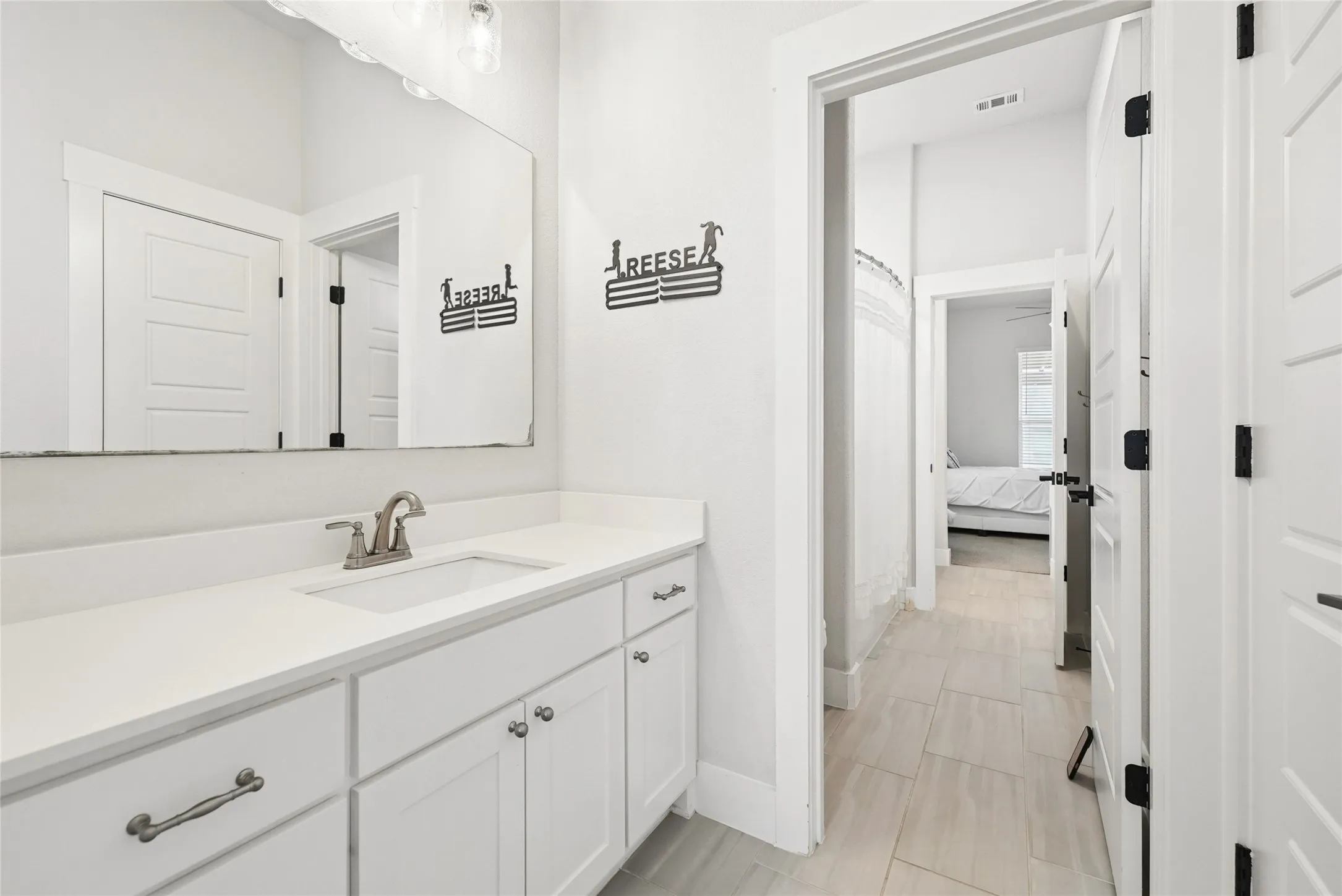 Single Family Residence For Sale in Ellis County , 6981 Cedar Court, Ovilla, Texas 75154, 4 Bedroom, 4 Bathroom, 3 Garage spaces, 3,246 Sqft, built in 2019, mls#21340237, Real Estate Agent in Ovilla, Homes For Sale in Ellis county, Homes For Sale in Ovilla, Realtor in Ovilla Texas, Real Estate Brokerage Independent Realty Texas, Luminita Cordes Realtor