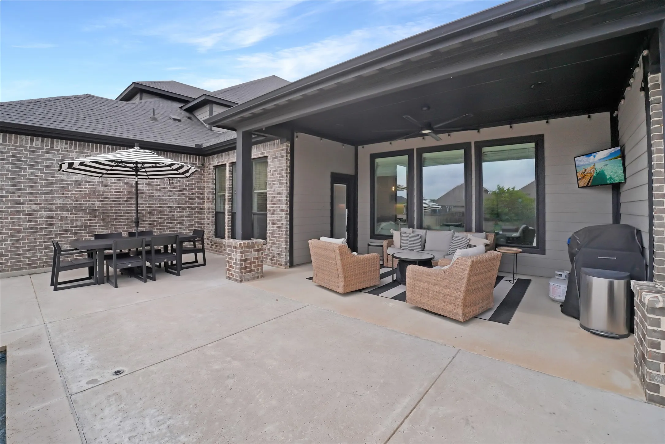 Single Family Residence For Sale in Ellis County , 6981 Cedar Court, Ovilla, Texas 75154, 4 Bedroom, 4 Bathroom, 3 Garage spaces, 3,246 Sqft, built in 2019, mls#21340237, Real Estate Agent in Ovilla, Homes For Sale in Ellis county, Homes For Sale in Ovilla, Realtor in Ovilla Texas, Real Estate Brokerage Independent Realty Texas, Luminita Cordes Realtor