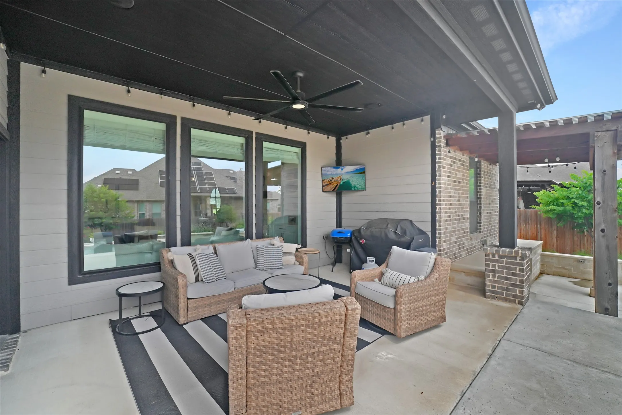 Single Family Residence For Sale in Ellis County , 6981 Cedar Court, Ovilla, Texas 75154, 4 Bedroom, 4 Bathroom, 3 Garage spaces, 3,246 Sqft, built in 2019, mls#21340237, Real Estate Agent in Ovilla, Homes For Sale in Ellis county, Homes For Sale in Ovilla, Realtor in Ovilla Texas, Real Estate Brokerage Independent Realty Texas, Luminita Cordes Realtor