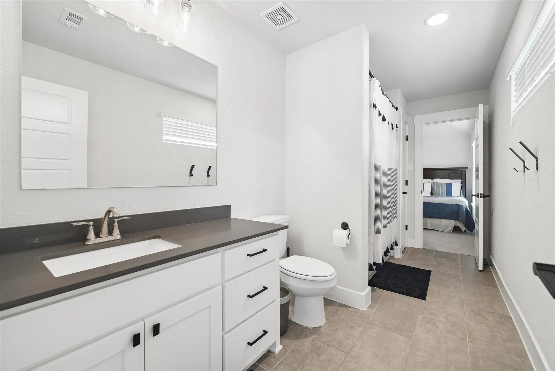 Single Family Residence For Sale in Ellis County , 6981 Cedar Court, Ovilla, Texas 75154, 4 Bedroom, 4 Bathroom, 3 Garage spaces, 3,246 Sqft, built in 2019, mls#21340237, Real Estate Agent in Ovilla, Homes For Sale in Ellis county, Homes For Sale in Ovilla, Realtor in Ovilla Texas, Real Estate Brokerage Independent Realty Texas, Luminita Cordes Realtor