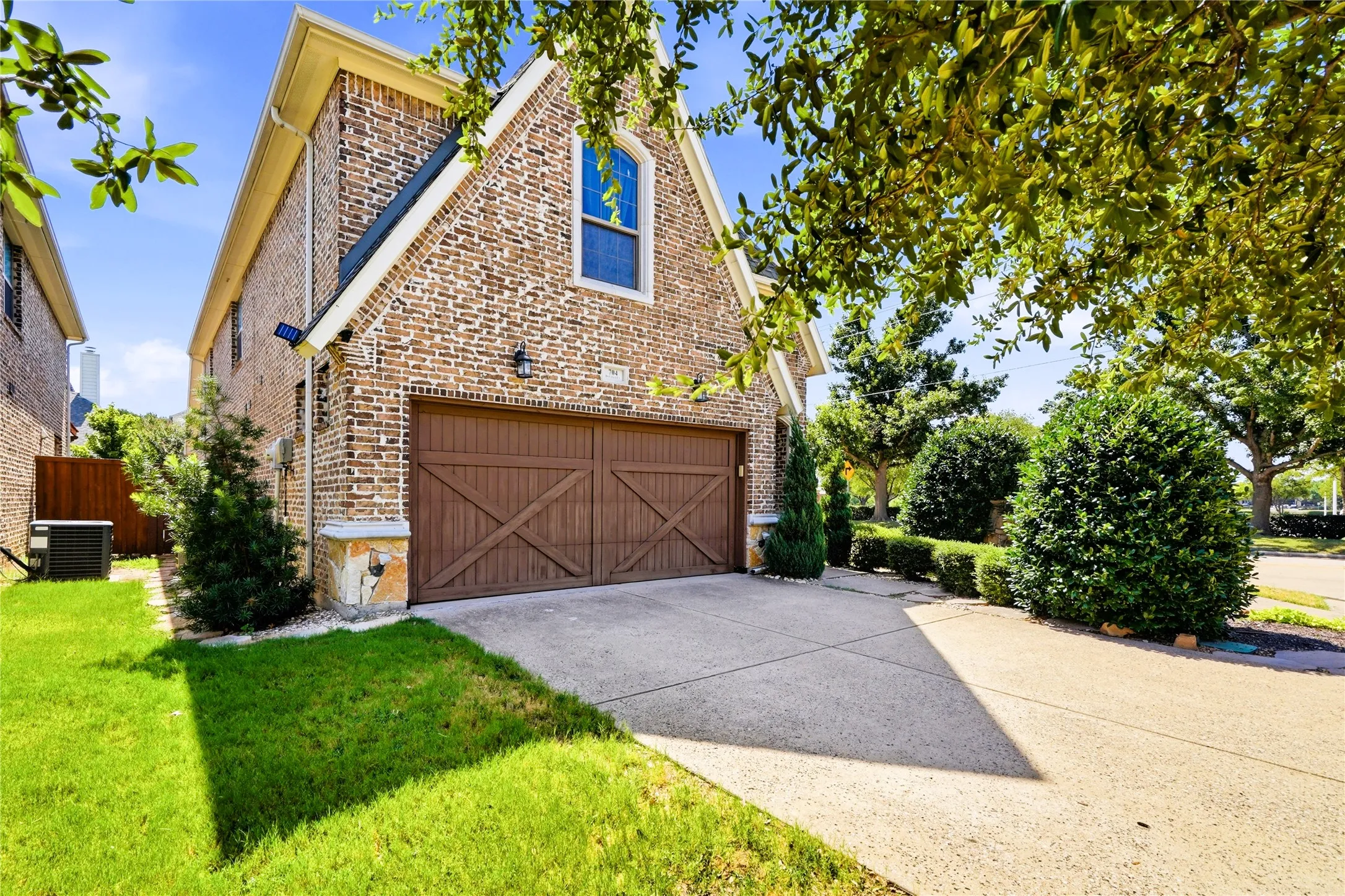 Single Family Residence For Sale in Dallas County , 704 Davinci Court, Coppell, Texas 75019, 4 Bedroom, 3 Bathroom, 2 Garage spaces, 2,572 Sqft, built in 2013, mls#21338250, Real Estate Agent in Coppell, Homes For Sale in Dallas county, Homes For Sale in Coppell, Realtor in Coppell Texas, Real Estate Brokerage Independent Realty Texas, Luminita Cordes Realtor