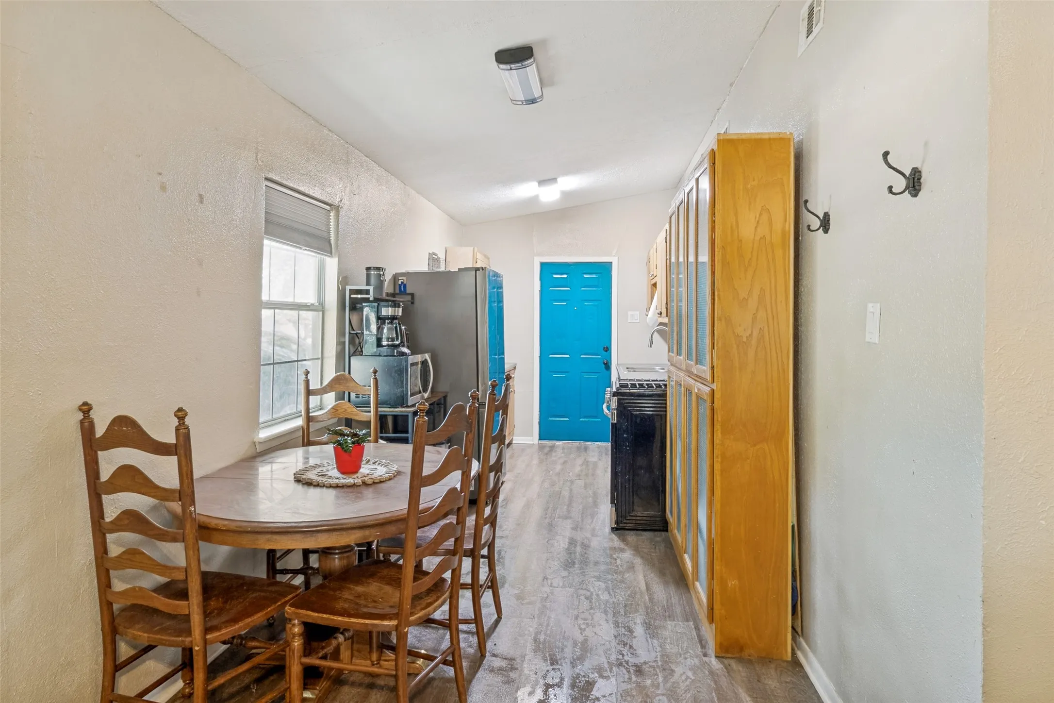 Single Family Residence For Sale in Dallas County , 917 Grande Drive, Mesquite, Texas 75149, 3 Bedroom, 1 Bathroom, Garage spaces, 925 Sqft, built in 1955, mls#21340804, Real Estate Agent in Mesquite, Homes For Sale in Dallas county, Homes For Sale in Mesquite, Realtor in Mesquite Texas, Real Estate Brokerage Independent Realty Texas, Luminita Cordes Realtor