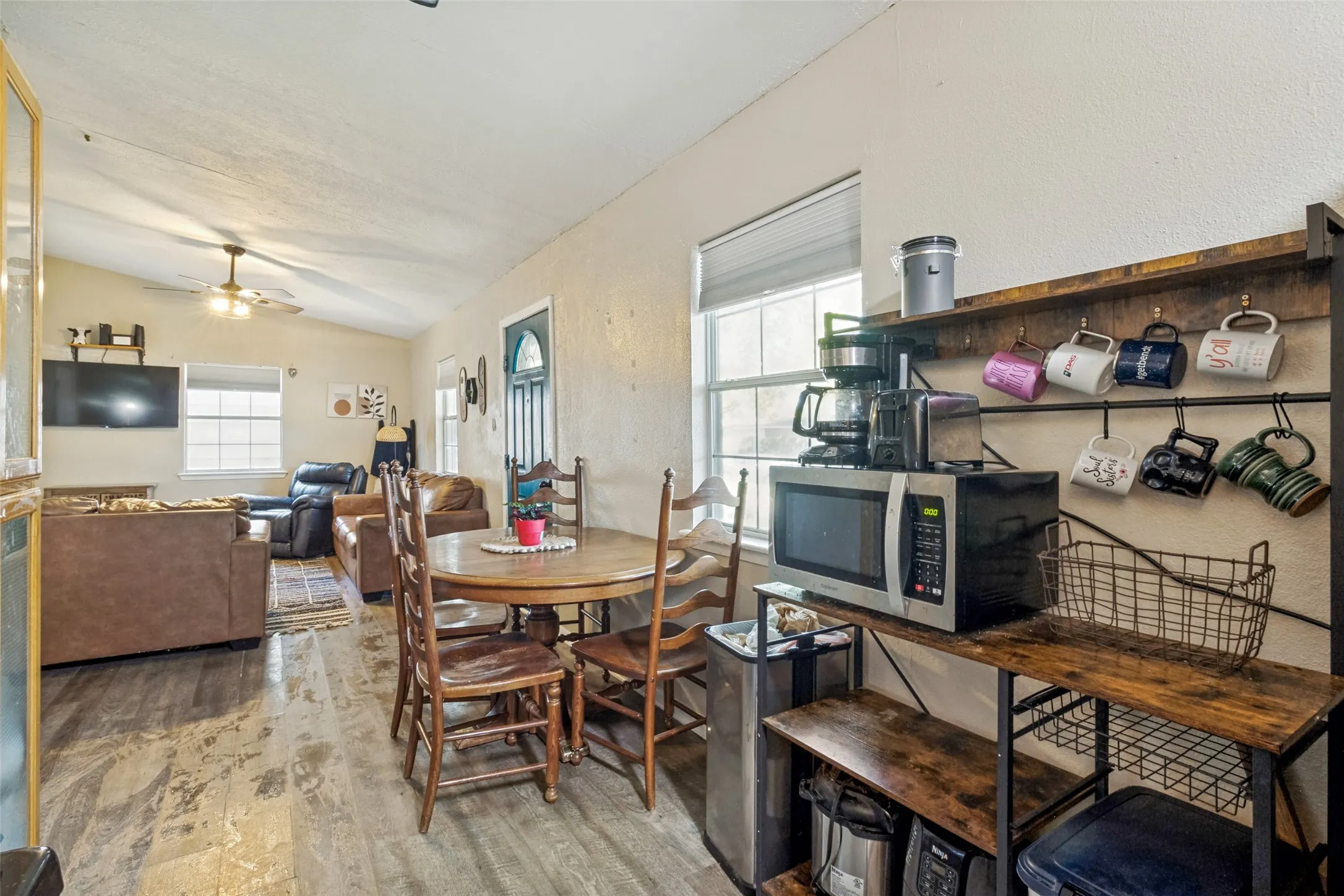 Single Family Residence For Sale in Dallas County , 917 Grande Drive, Mesquite, Texas 75149, 3 Bedroom, 1 Bathroom, Garage spaces, 925 Sqft, built in 1955, mls#21340804, Real Estate Agent in Mesquite, Homes For Sale in Dallas county, Homes For Sale in Mesquite, Realtor in Mesquite Texas, Real Estate Brokerage Independent Realty Texas, Luminita Cordes Realtor