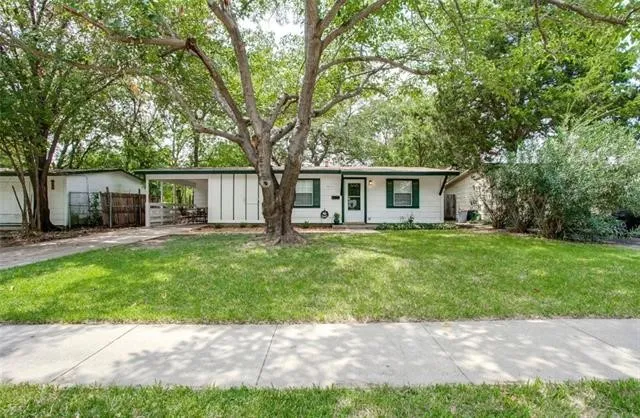 Single Family Residence For Sale in Dallas County , 917 Grande Drive, Mesquite, Texas 75149, 3 Bedroom, 1 Bathroom, Garage spaces, 925 Sqft, built in 1955, mls#21340804, Real Estate Agent in Mesquite, Homes For Sale in Dallas county, Homes For Sale in Mesquite, Realtor in Mesquite Texas, Real Estate Brokerage Independent Realty Texas, Luminita Cordes Realtor