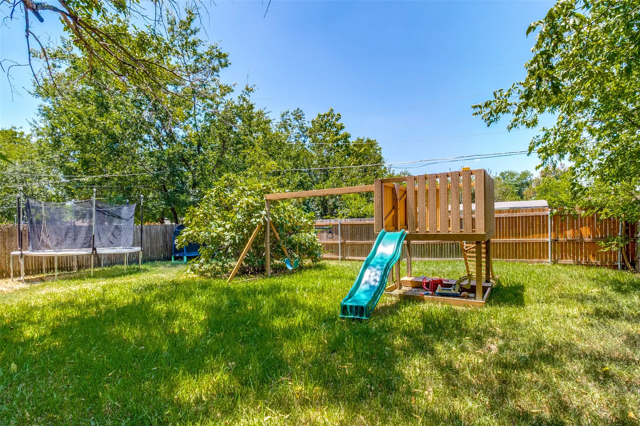 Single Family Residence For Sale in Dallas County , 917 Grande Drive, Mesquite, Texas 75149, 3 Bedroom, 1 Bathroom, Garage spaces, 925 Sqft, built in 1955, mls#21340804, Real Estate Agent in Mesquite, Homes For Sale in Dallas county, Homes For Sale in Mesquite, Realtor in Mesquite Texas, Real Estate Brokerage Independent Realty Texas, Luminita Cordes Realtor