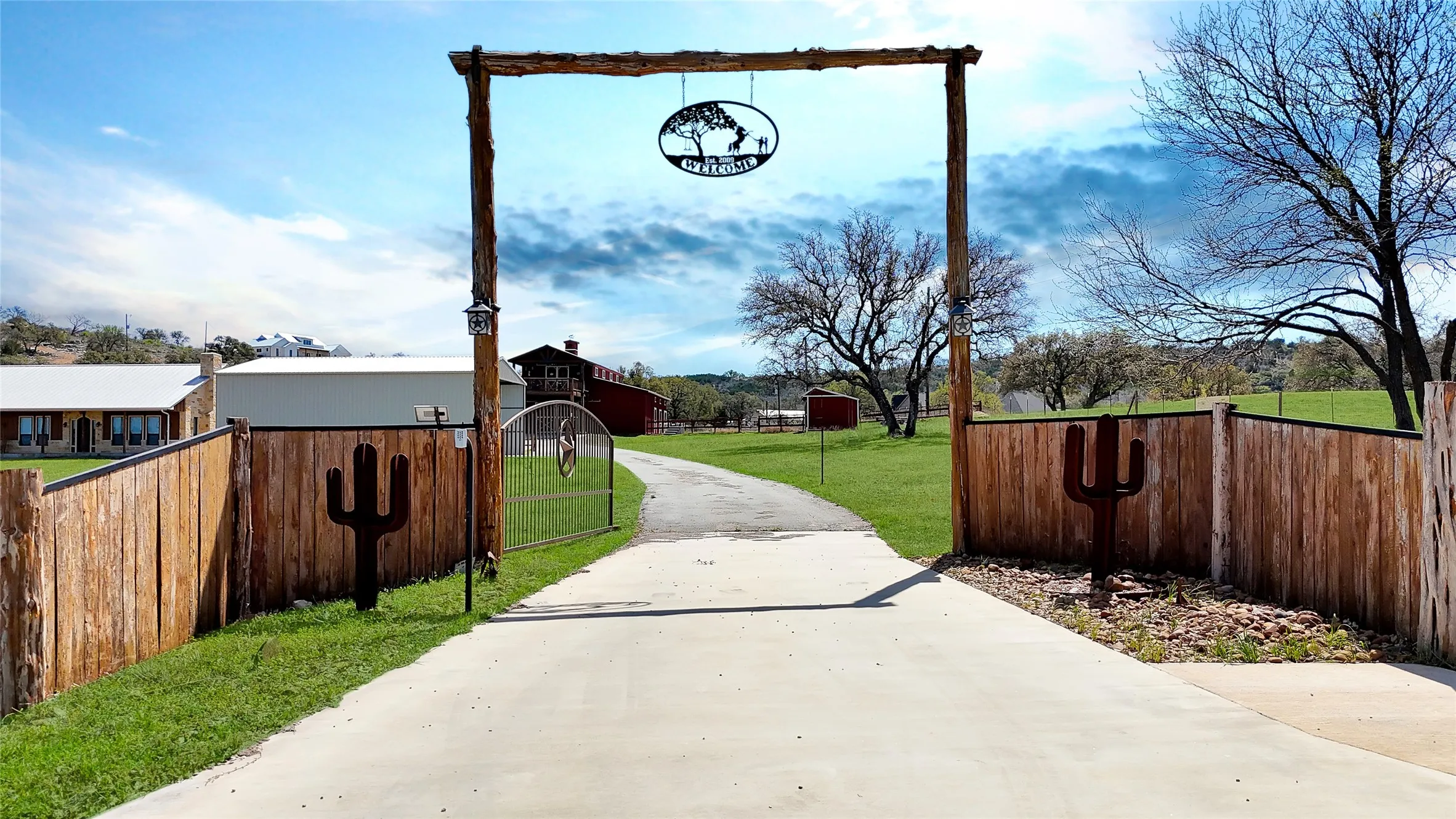 Farm For Sale in Burnet County , 800 Quarter Horse Circle, Kingsland, Texas 78639, 3 Bedroom, 2 Bathroom, Garage spaces, 2,240 Sqft, built in 2014, mls#21340815, Real Estate Agent in Kingsland, Homes For Sale in Burnet county, Homes For Sale in Kingsland, Realtor in Kingsland Texas, Real Estate Brokerage Independent Realty Texas, Luminita Cordes Realtor