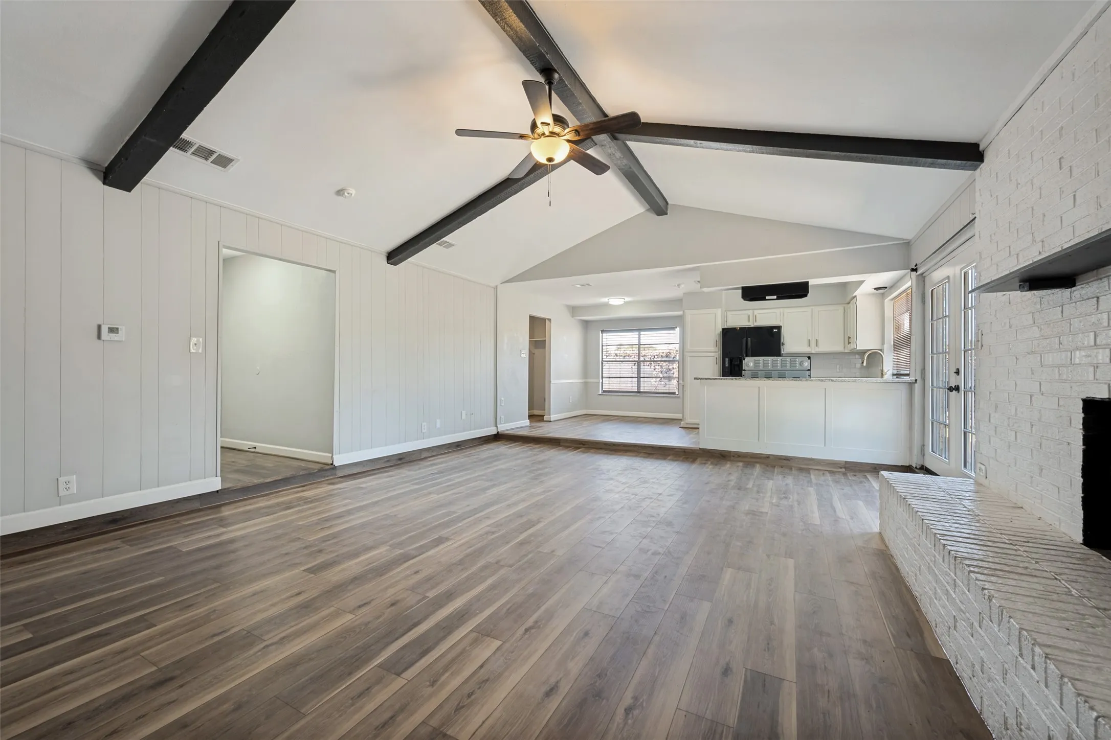 Single Family Residence For Rent in Tarrant County , 7501 Bermejo Road, Fort Worth, Texas 76112, 3 Bedroom, 2 Bathroom, 2 Garage spaces, 1,367 Sqft, built in 1974, mls#21340817, Real Estate Agent in Fort Worth, Homes For Rent in Tarrant county, Homes For Rent in Fort Worth, Realtor in Fort Worth Texas, Real Estate Brokerage Independent Realty Texas, Luminita Cordes Realtor