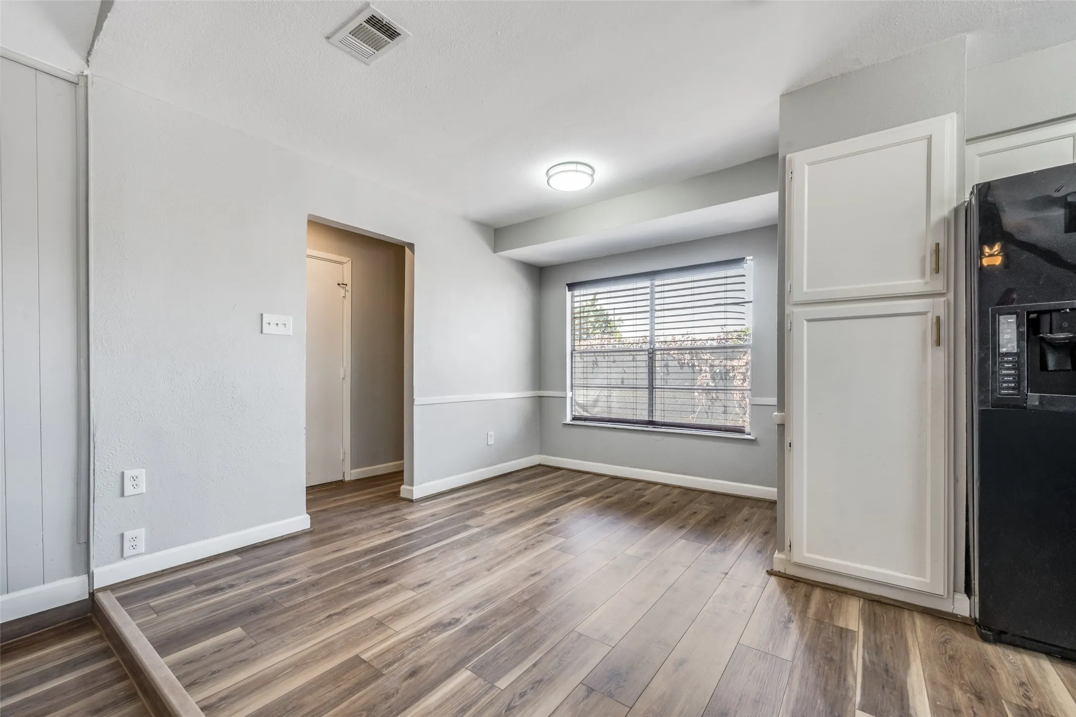 Single Family Residence For Rent in Tarrant County , 7501 Bermejo Road, Fort Worth, Texas 76112, 3 Bedroom, 2 Bathroom, 2 Garage spaces, 1,367 Sqft, built in 1974, mls#21340817, Real Estate Agent in Fort Worth, Homes For Rent in Tarrant county, Homes For Rent in Fort Worth, Realtor in Fort Worth Texas, Real Estate Brokerage Independent Realty Texas, Luminita Cordes Realtor