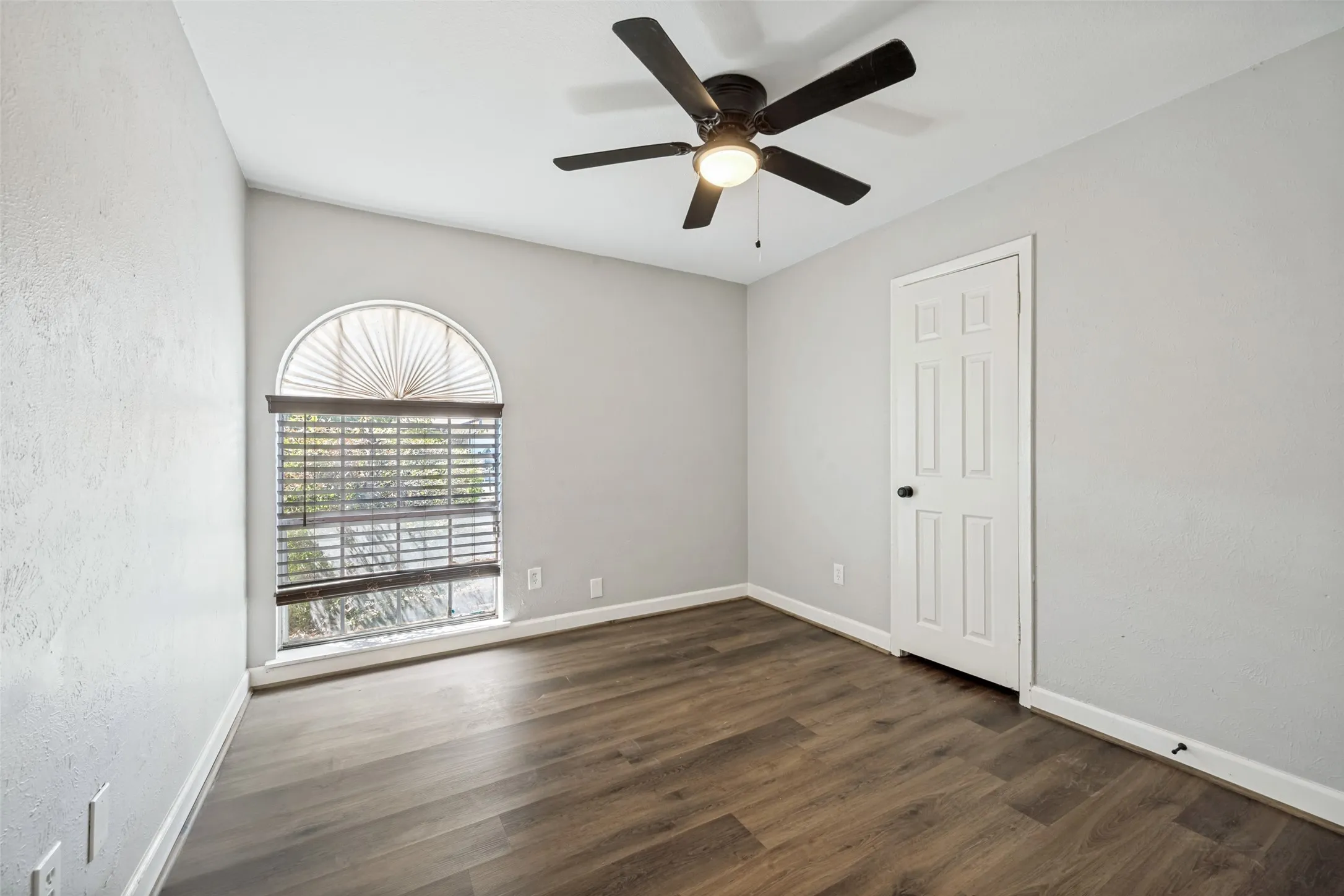 Single Family Residence For Rent in Tarrant County , 7501 Bermejo Road, Fort Worth, Texas 76112, 3 Bedroom, 2 Bathroom, 2 Garage spaces, 1,367 Sqft, built in 1974, mls#21340817, Real Estate Agent in Fort Worth, Homes For Rent in Tarrant county, Homes For Rent in Fort Worth, Realtor in Fort Worth Texas, Real Estate Brokerage Independent Realty Texas, Luminita Cordes Realtor