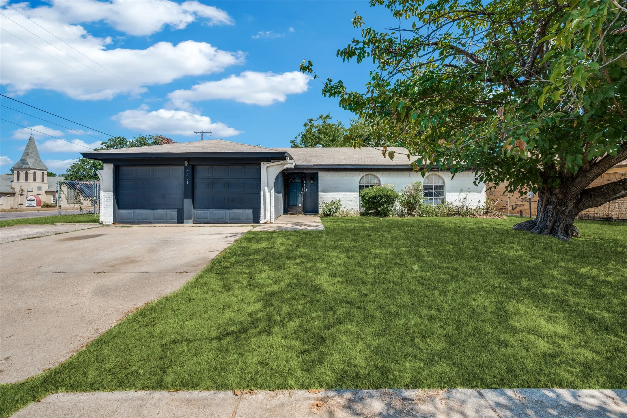 Single Family Residence For Rent in Tarrant County , 7501 Bermejo Road, Fort Worth, Texas 76112, 3 Bedroom, 2 Bathroom, 2 Garage spaces, 1,367 Sqft, built in 1974, mls#21340817, Real Estate Agent in Fort Worth, Homes For Rent in Tarrant county, Homes For Rent in Fort Worth, Realtor in Fort Worth Texas, Real Estate Brokerage Independent Realty Texas, Luminita Cordes Realtor