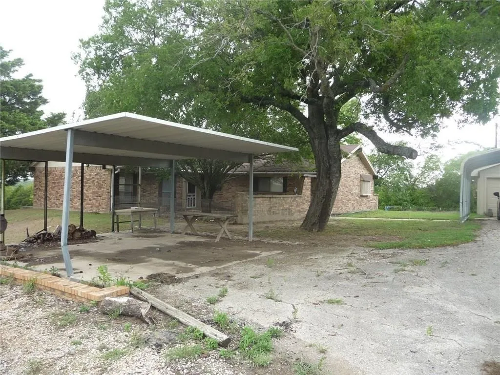 Single Family Residence For Rent in Collin County , 898 Ridgeview Road, Melissa, Texas 75454, 3 Bedrooms, 3 Bathrooms, 2 Garage spaces, 2,131 Sqft, built in 1981, Price $2,000, mls#21340827, Real Estate Agent in Melissa, Homes For Rent in Collin county, Homes For Rent in Melissa, Realtor in Melissa Texas, Real Estate Brokerage Independent Realty Texas, Luminita Cordes Realtor