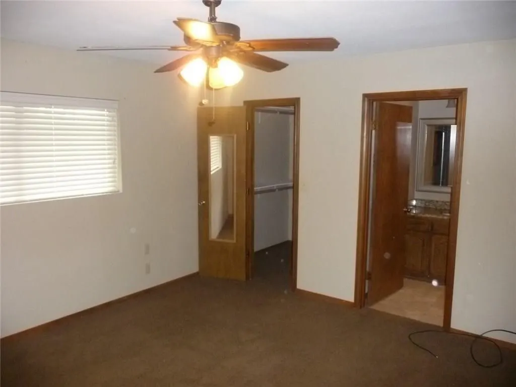 Single Family Residence For Rent in Collin County , 898 Ridgeview Road, Melissa, Texas 75454, 3 Bedrooms, 3 Bathrooms, 2 Garage spaces, 2,131 Sqft, built in 1981, Price $2,000, mls#21340827, Real Estate Agent in Melissa, Homes For Rent in Collin county, Homes For Rent in Melissa, Realtor in Melissa Texas, Real Estate Brokerage Independent Realty Texas, Luminita Cordes Realtor