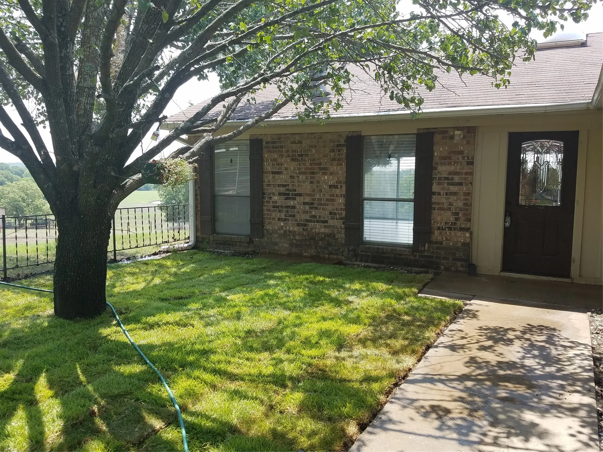 Single Family Residence For Rent in Collin County , 898 Ridgeview Road, Melissa, Texas 75454, 3 Bedrooms, 3 Bathrooms, 2 Garage spaces, 2,131 Sqft, built in 1981, Price $2,000, mls#21340827, Real Estate Agent in Melissa, Homes For Rent in Collin county, Homes For Rent in Melissa, Realtor in Melissa Texas, Real Estate Brokerage Independent Realty Texas, Luminita Cordes Realtor