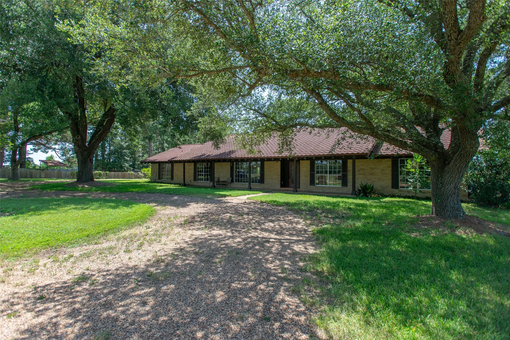 Single Family Residence For Sale in Henderson County , 7470 FM 317, Athens, Texas 75752, 3 Bedroom, 3 Bathroom, Garage spaces, 2,848 Sqft, built in 1967, mls#21340805, Real Estate Agent in Athens, Homes For Sale in Henderson county, Homes For Sale in Athens, Realtor in Athens Texas, Real Estate Brokerage Independent Realty Texas, Luminita Cordes Realtor