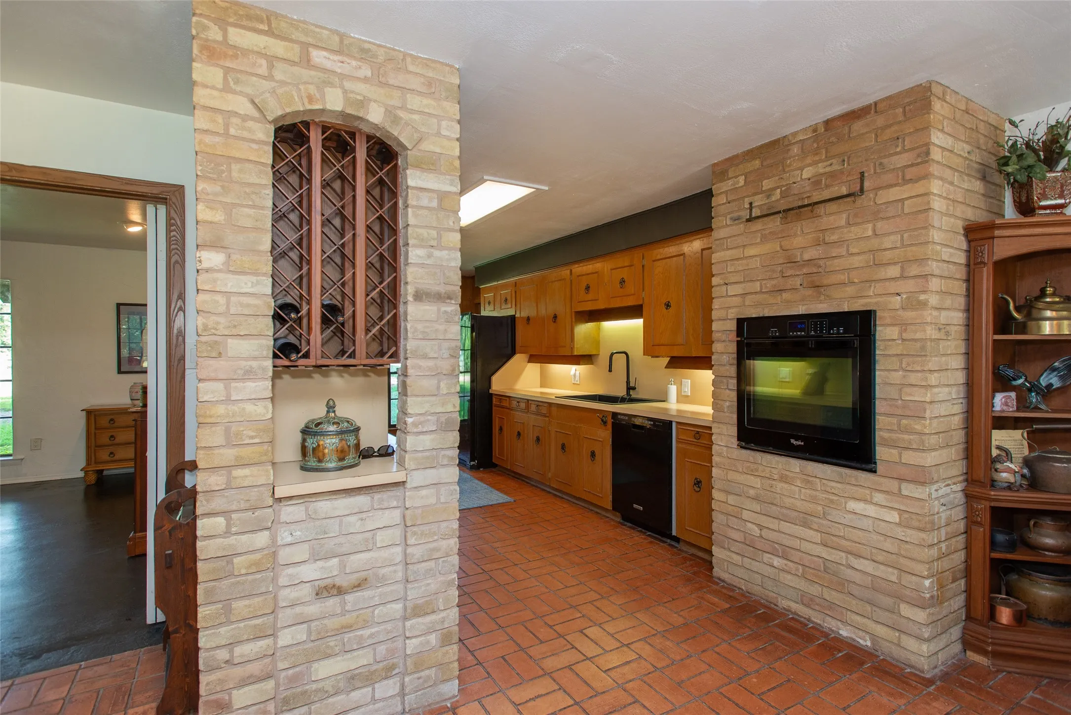 Single Family Residence For Sale in Henderson County , 7470 FM 317, Athens, Texas 75752, 3 Bedroom, 3 Bathroom, Garage spaces, 2,848 Sqft, built in 1967, mls#21340805, Real Estate Agent in Athens, Homes For Sale in Henderson county, Homes For Sale in Athens, Realtor in Athens Texas, Real Estate Brokerage Independent Realty Texas, Luminita Cordes Realtor