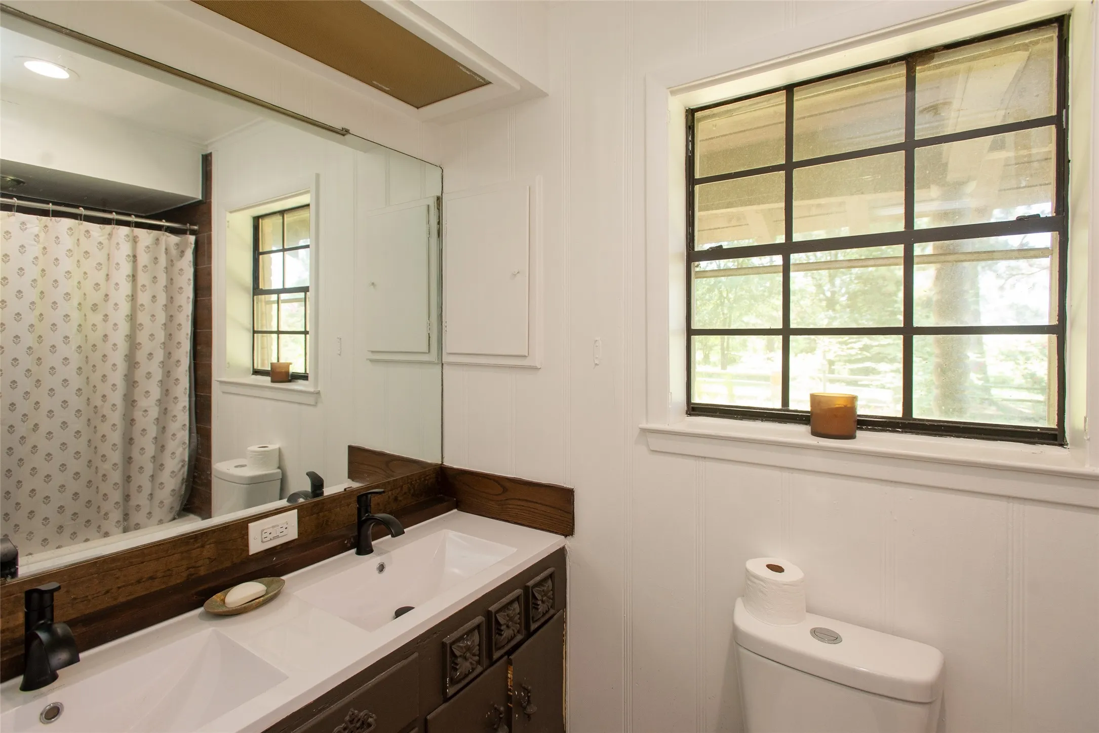 Single Family Residence For Sale in Henderson County , 7470 FM 317, Athens, Texas 75752, 3 Bedroom, 3 Bathroom, Garage spaces, 2,848 Sqft, built in 1967, mls#21340805, Real Estate Agent in Athens, Homes For Sale in Henderson county, Homes For Sale in Athens, Realtor in Athens Texas, Real Estate Brokerage Independent Realty Texas, Luminita Cordes Realtor