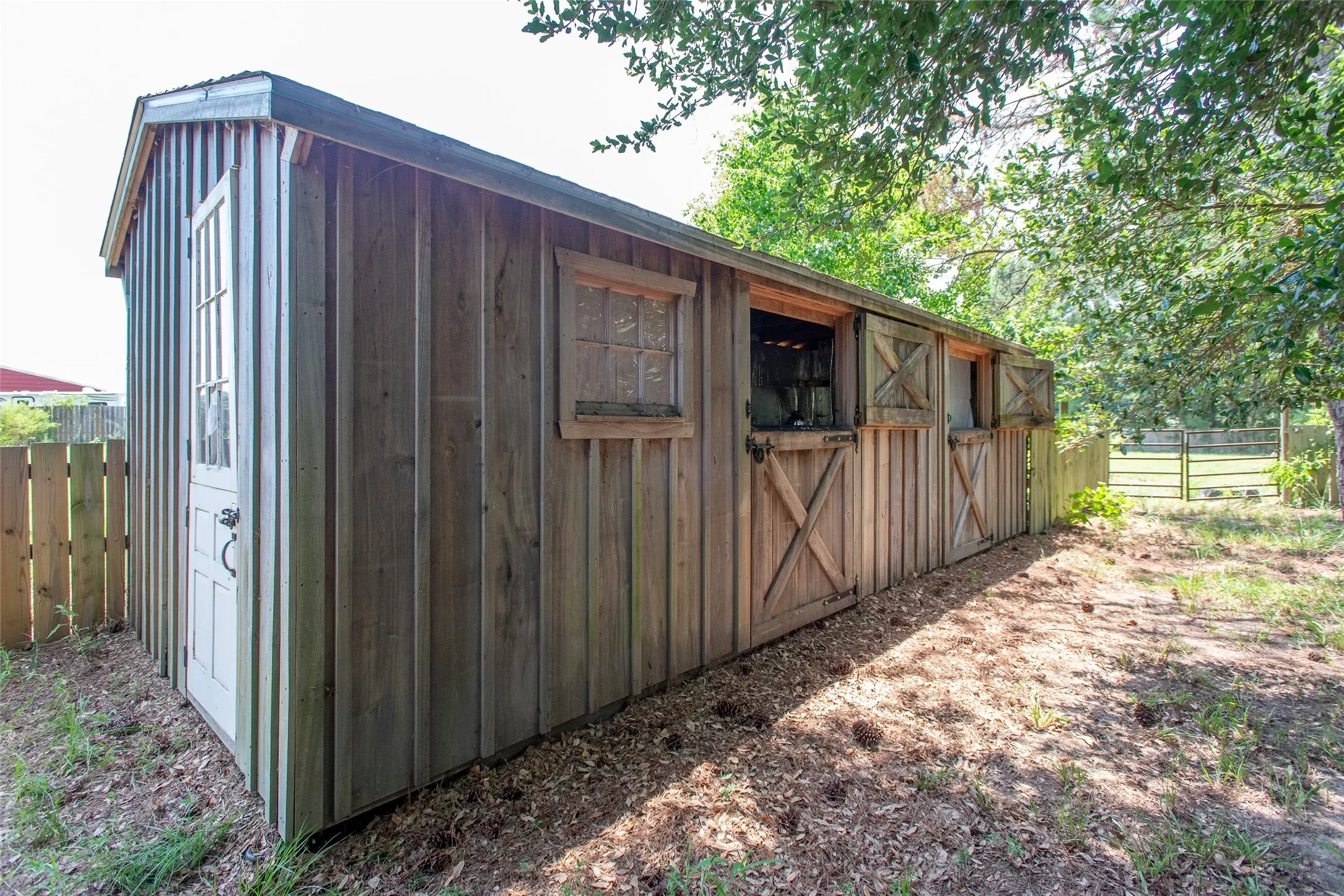 Single Family Residence For Sale in Henderson County , 7470 FM 317, Athens, Texas 75752, 3 Bedroom, 3 Bathroom, Garage spaces, 2,848 Sqft, built in 1967, mls#21340805, Real Estate Agent in Athens, Homes For Sale in Henderson county, Homes For Sale in Athens, Realtor in Athens Texas, Real Estate Brokerage Independent Realty Texas, Luminita Cordes Realtor