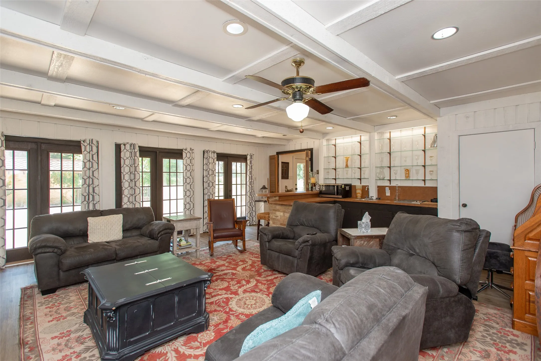 Single Family Residence For Sale in Henderson County , 7470 FM 317, Athens, Texas 75752, 3 Bedroom, 3 Bathroom, Garage spaces, 2,848 Sqft, built in 1967, mls#21340805, Real Estate Agent in Athens, Homes For Sale in Henderson county, Homes For Sale in Athens, Realtor in Athens Texas, Real Estate Brokerage Independent Realty Texas, Luminita Cordes Realtor