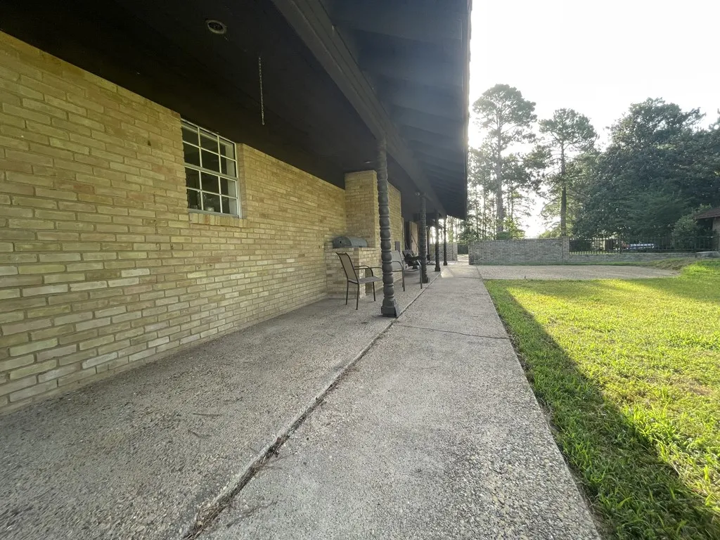 Single Family Residence For Sale in Henderson County , 7470 FM 317, Athens, Texas 75752, 3 Bedroom, 3 Bathroom, Garage spaces, 2,848 Sqft, built in 1967, mls#21340805, Real Estate Agent in Athens, Homes For Sale in Henderson county, Homes For Sale in Athens, Realtor in Athens Texas, Real Estate Brokerage Independent Realty Texas, Luminita Cordes Realtor