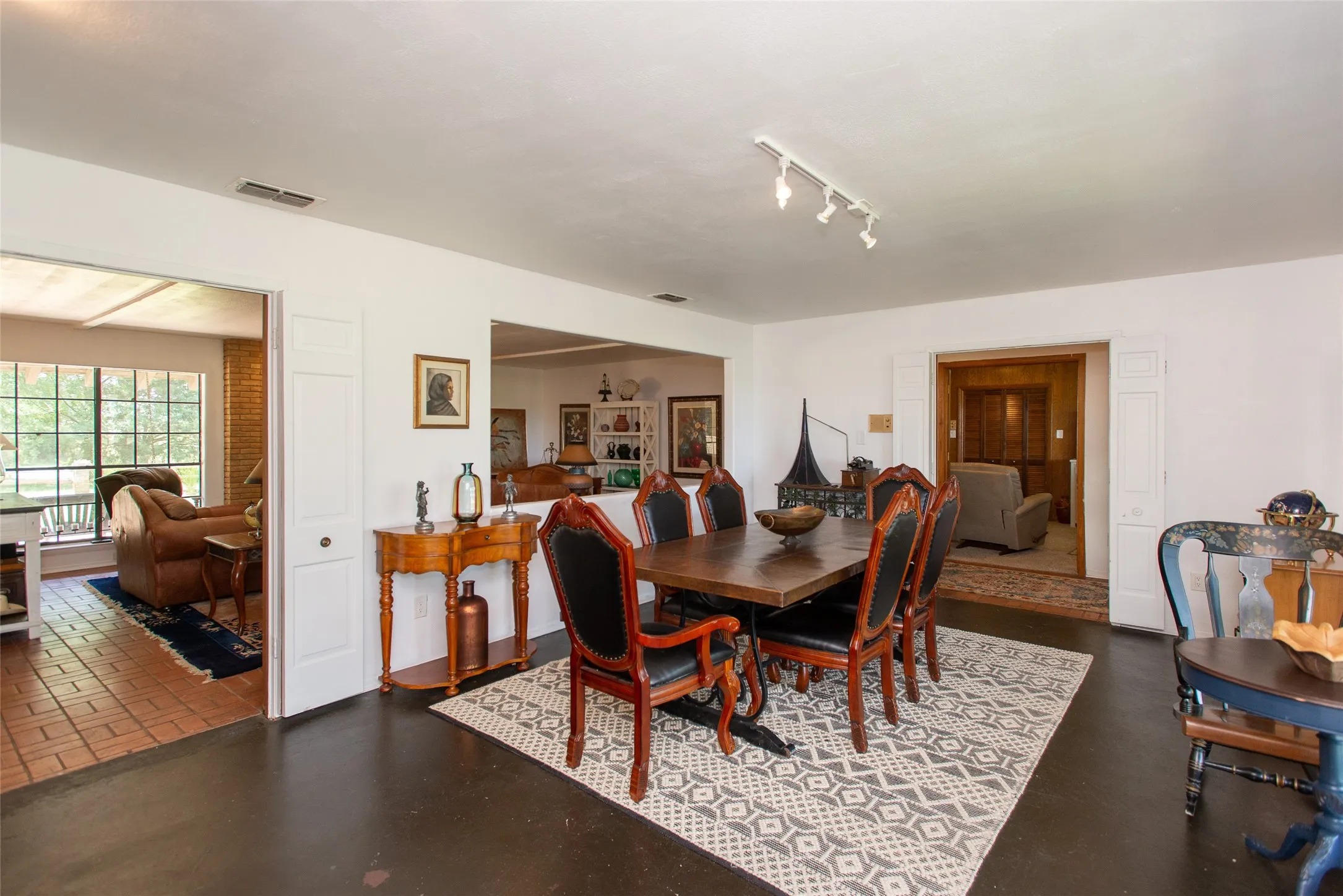 Single Family Residence For Sale in Henderson County , 7470 FM 317, Athens, Texas 75752, 3 Bedroom, 3 Bathroom, Garage spaces, 2,848 Sqft, built in 1967, mls#21340805, Real Estate Agent in Athens, Homes For Sale in Henderson county, Homes For Sale in Athens, Realtor in Athens Texas, Real Estate Brokerage Independent Realty Texas, Luminita Cordes Realtor