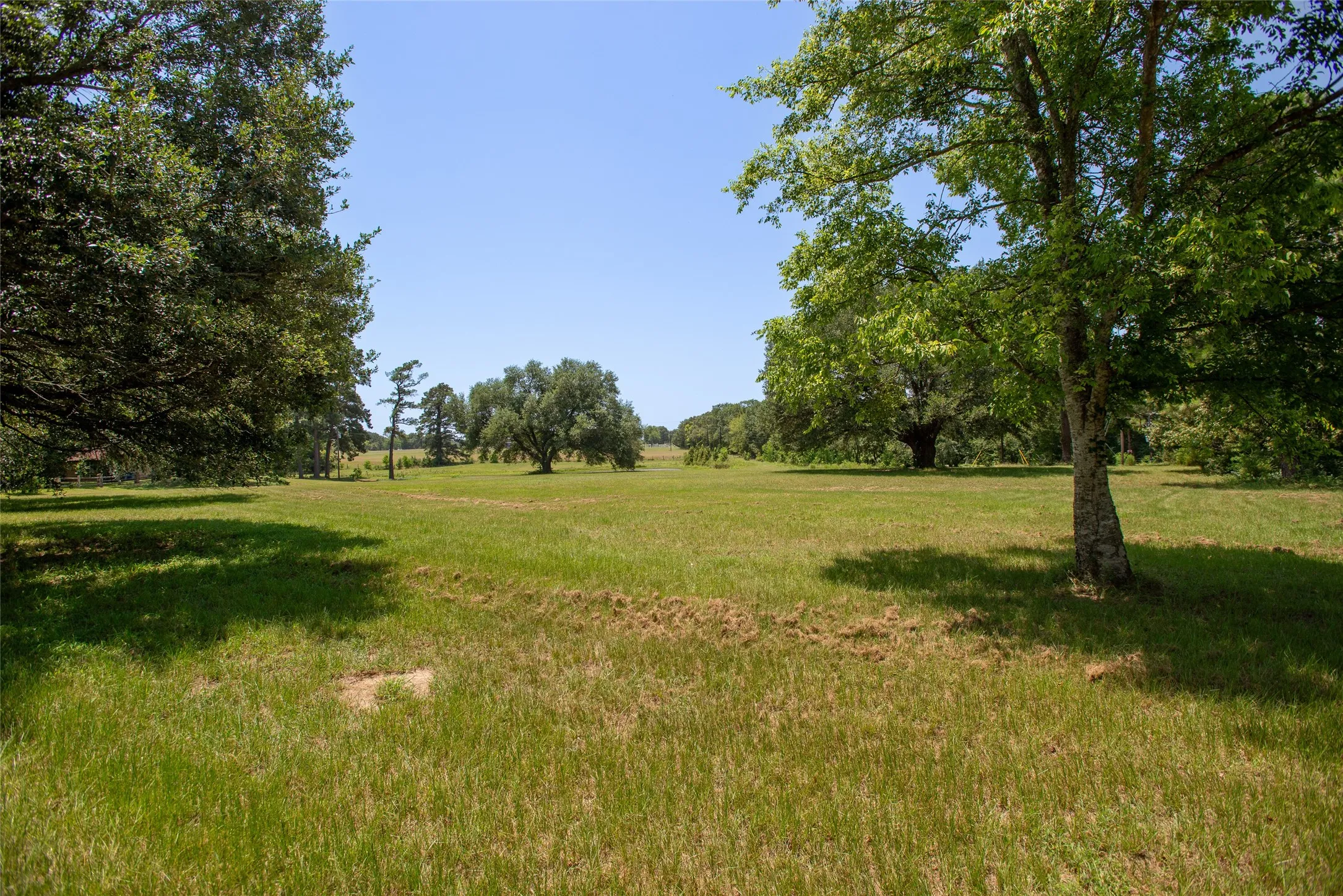 Single Family Residence For Sale in Henderson County , 7470 FM 317, Athens, Texas 75752, 3 Bedroom, 3 Bathroom, Garage spaces, 2,848 Sqft, built in 1967, mls#21340805, Real Estate Agent in Athens, Homes For Sale in Henderson county, Homes For Sale in Athens, Realtor in Athens Texas, Real Estate Brokerage Independent Realty Texas, Luminita Cordes Realtor