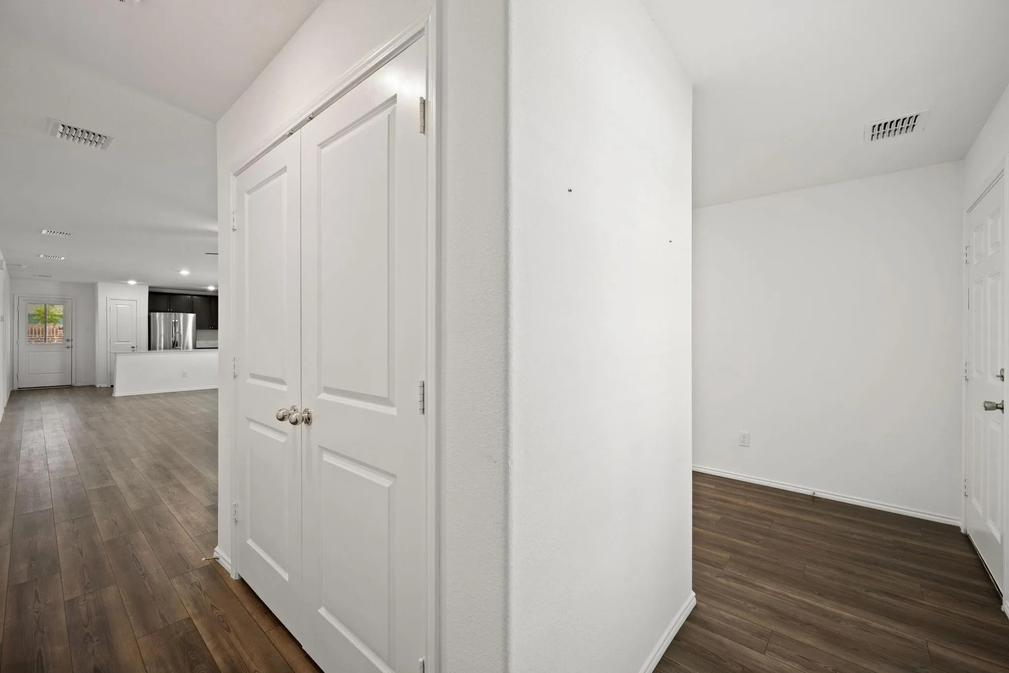 Single Family Residence For Rent in Collin County , 7509 Gray Wolf Lane, Mc Kinney, Texas 75071, 3 Bedroom, 2 Bathroom, 2 Garage spaces, 1,407 Sqft, built in 2021, mls#21340835, Real Estate Agent in Mc Kinney, Homes For Rent in Collin county, Homes For Rent in Mc Kinney, Realtor in Mc Kinney Texas, Real Estate Brokerage Independent Realty Texas, Luminita Cordes Realtor
