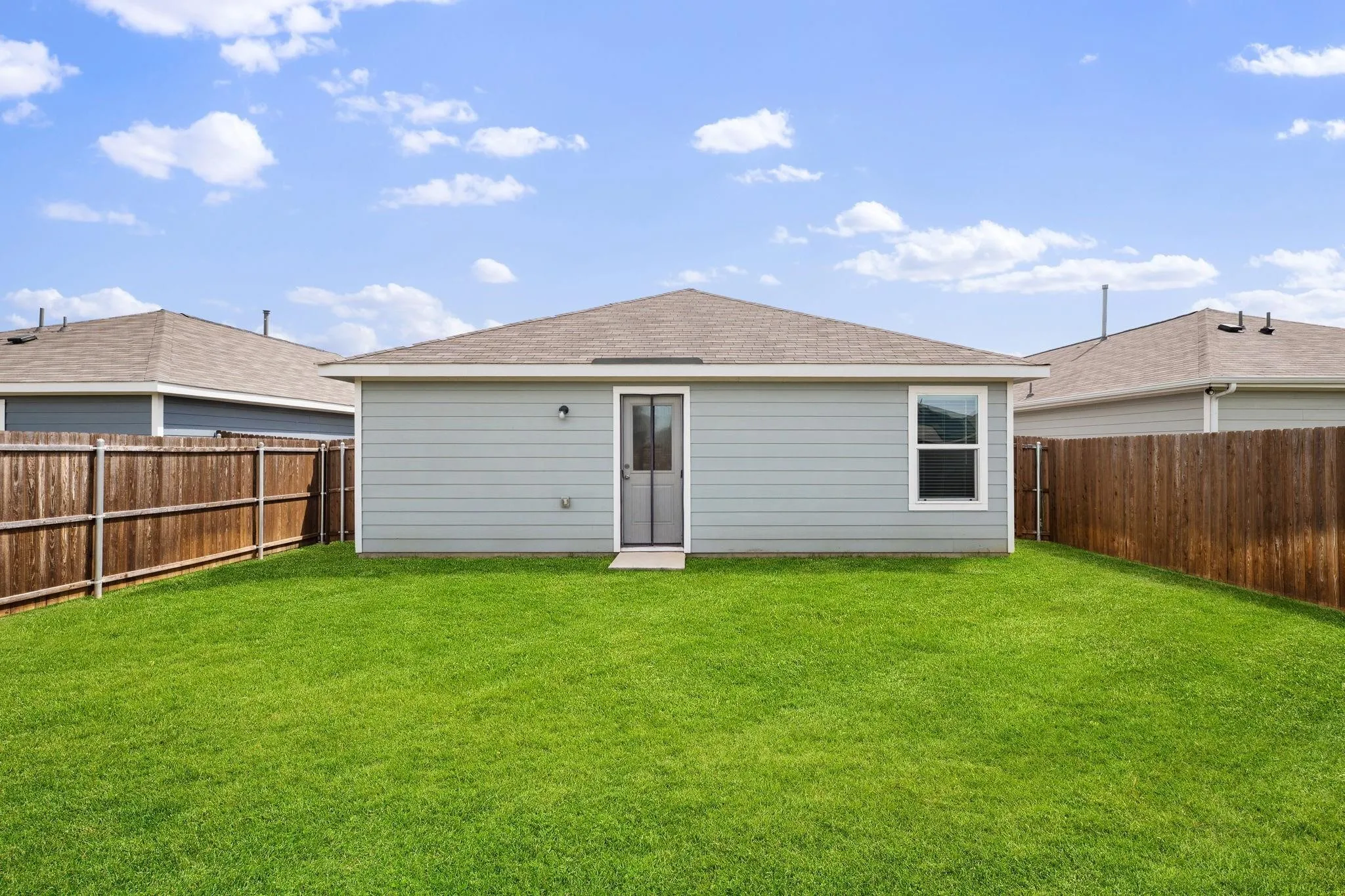 Single Family Residence For Rent in Collin County , 7509 Gray Wolf Lane, Mc Kinney, Texas 75071, 3 Bedroom, 2 Bathroom, 2 Garage spaces, 1,407 Sqft, built in 2021, mls#21340835, Real Estate Agent in Mc Kinney, Homes For Rent in Collin county, Homes For Rent in Mc Kinney, Realtor in Mc Kinney Texas, Real Estate Brokerage Independent Realty Texas, Luminita Cordes Realtor