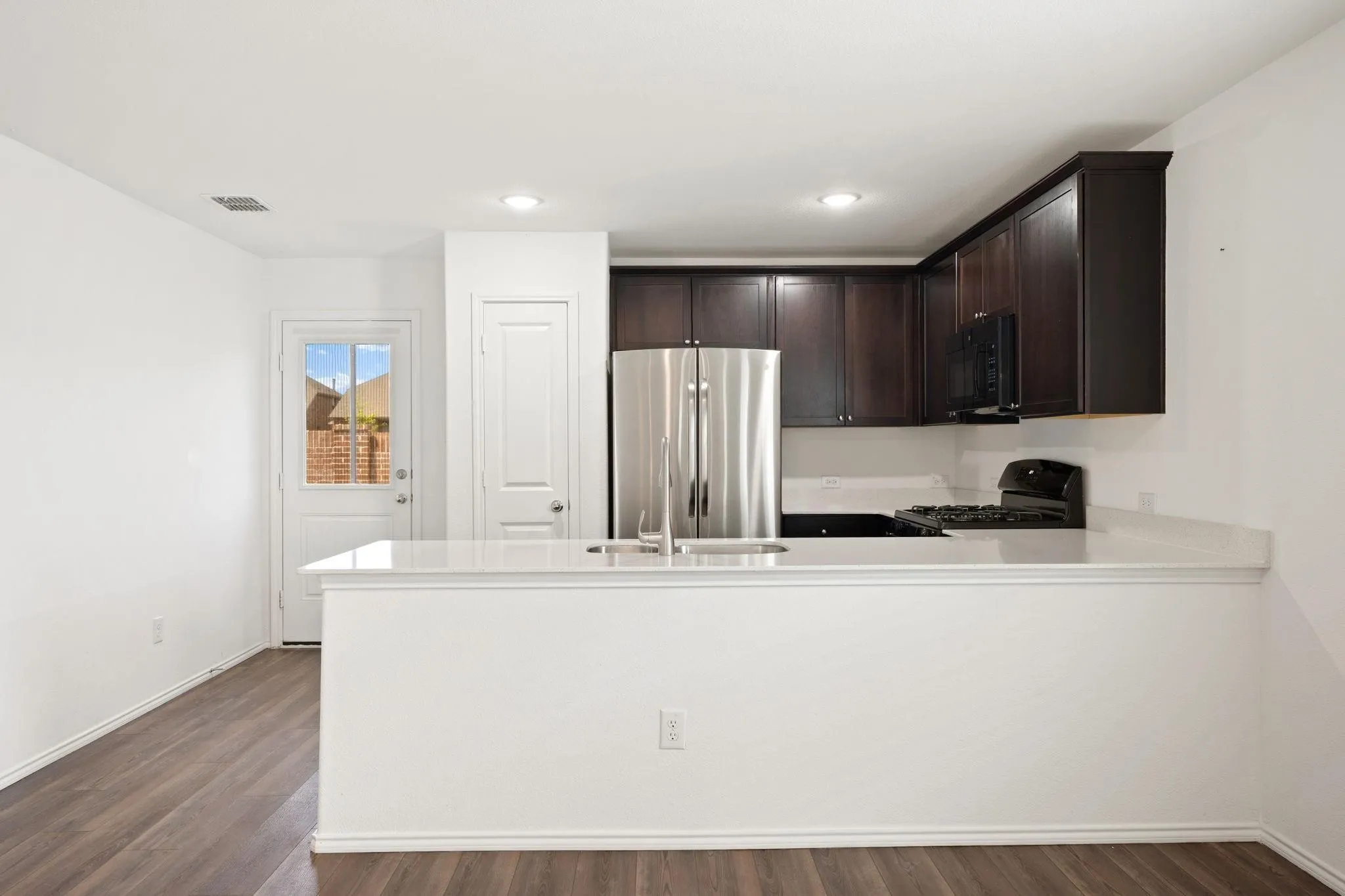 Single Family Residence For Rent in Collin County , 7509 Gray Wolf Lane, Mc Kinney, Texas 75071, 3 Bedroom, 2 Bathroom, 2 Garage spaces, 1,407 Sqft, built in 2021, mls#21340835, Real Estate Agent in Mc Kinney, Homes For Rent in Collin county, Homes For Rent in Mc Kinney, Realtor in Mc Kinney Texas, Real Estate Brokerage Independent Realty Texas, Luminita Cordes Realtor