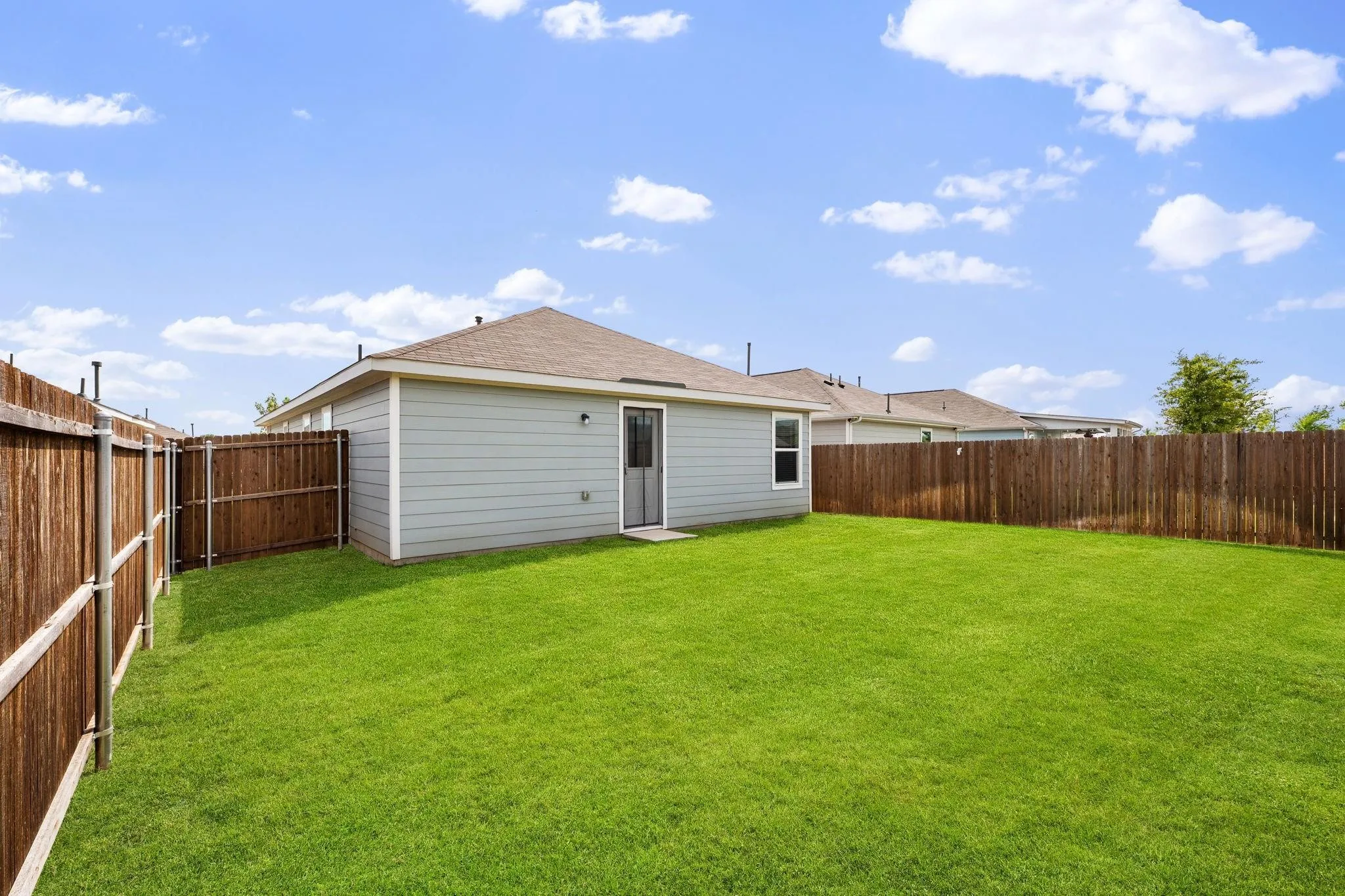 Single Family Residence For Rent in Collin County , 7509 Gray Wolf Lane, Mc Kinney, Texas 75071, 3 Bedroom, 2 Bathroom, 2 Garage spaces, 1,407 Sqft, built in 2021, mls#21340835, Real Estate Agent in Mc Kinney, Homes For Rent in Collin county, Homes For Rent in Mc Kinney, Realtor in Mc Kinney Texas, Real Estate Brokerage Independent Realty Texas, Luminita Cordes Realtor