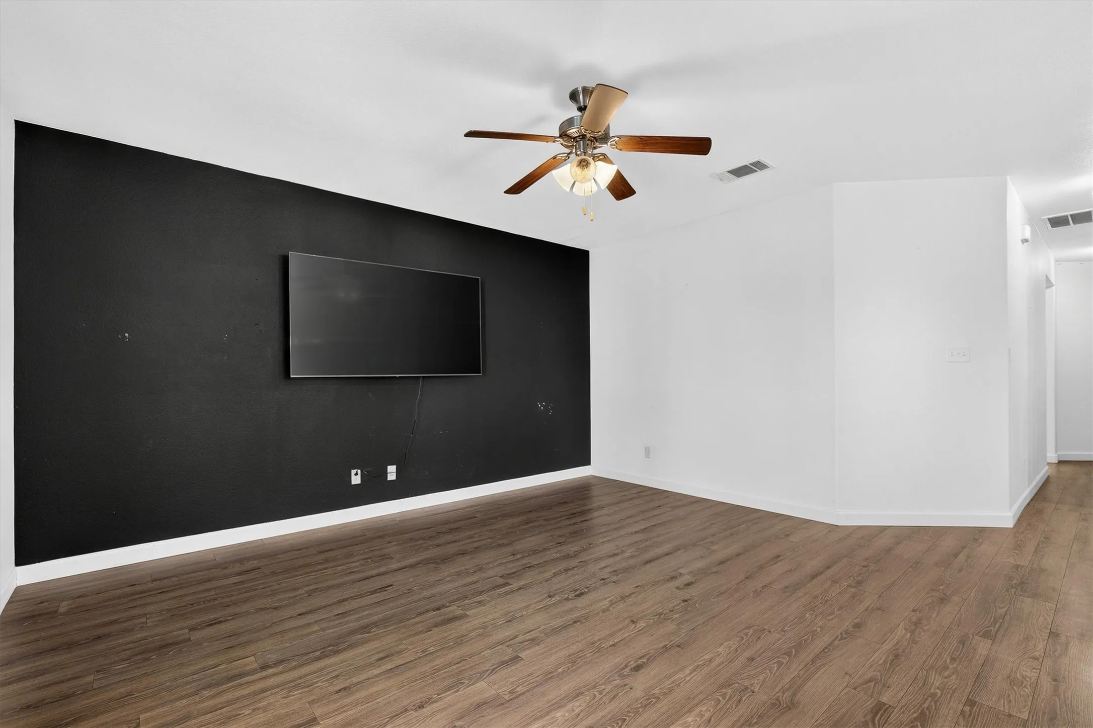 Single Family Residence For Sale in Collin County , 502 Fountain View Lane, Josephine, Texas 75173, 4 Bedroom, 3 Bathroom, 2 Garage spaces, 2,255 Sqft, built in 2013, mls#21339379, Real Estate Agent in Josephine, Homes For Sale in Collin county, Homes For Sale in Josephine, Realtor in Josephine Texas, Real Estate Brokerage Independent Realty Texas, Luminita Cordes Realtor